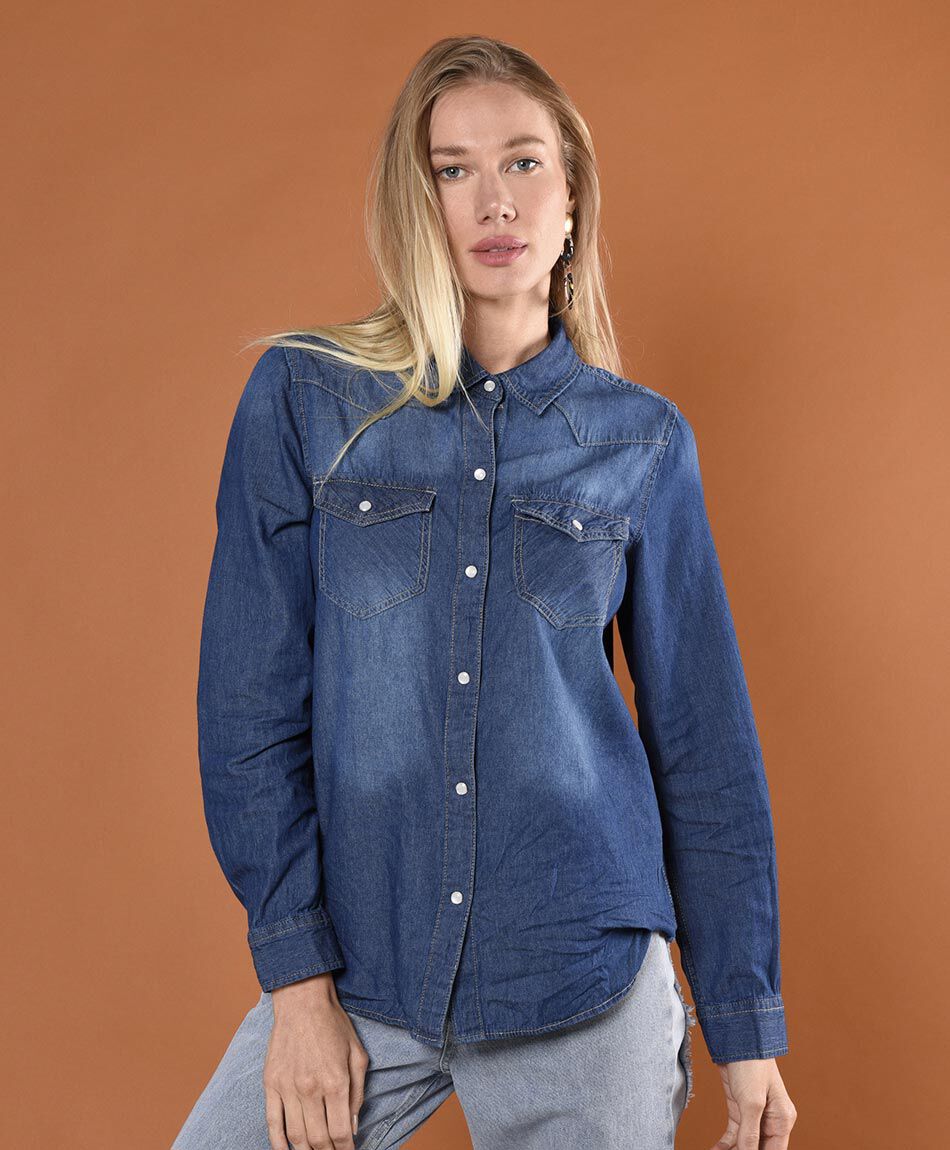 Blusa denim broches