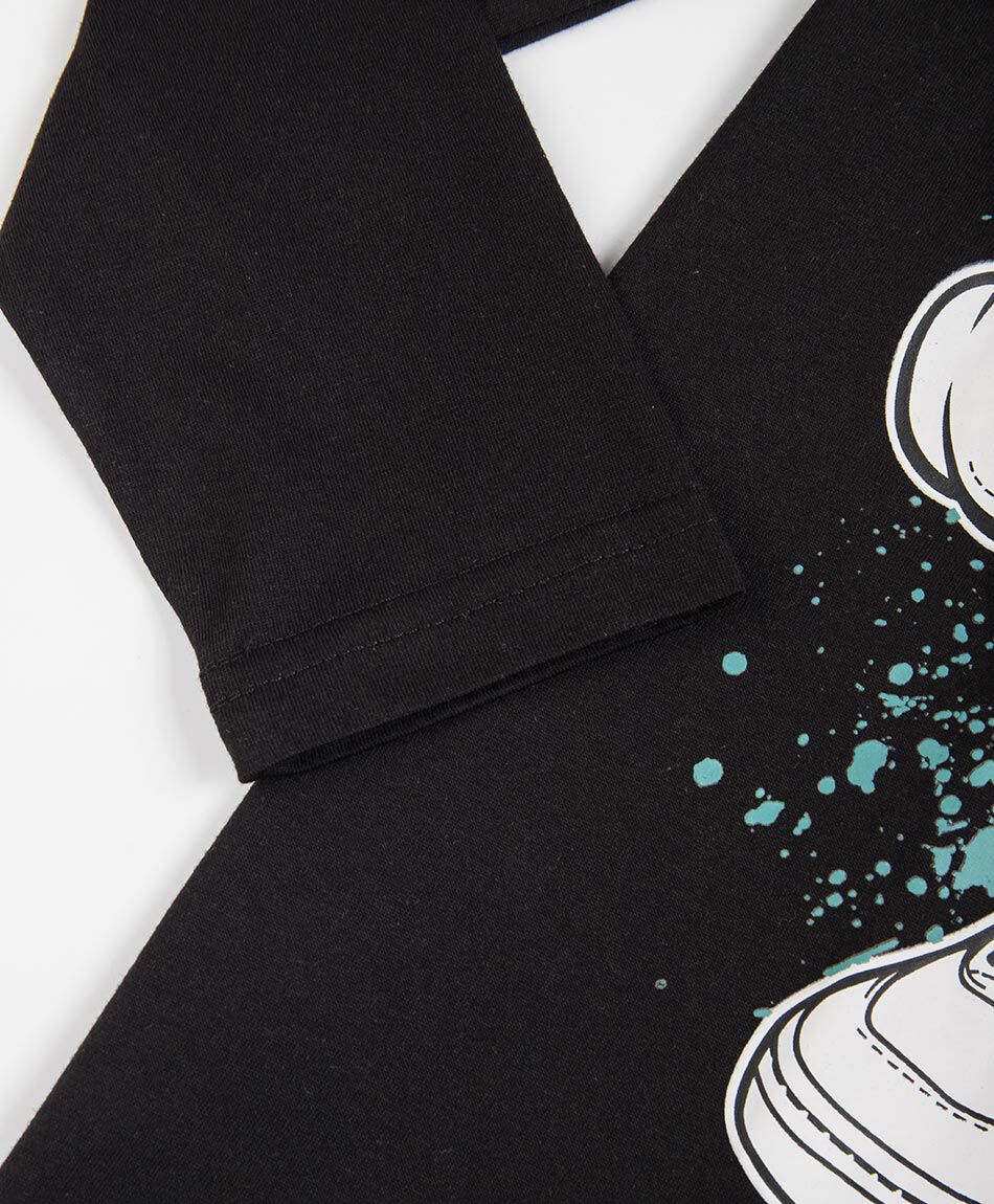 Polera ni&ntilde;o dibujo spray negro