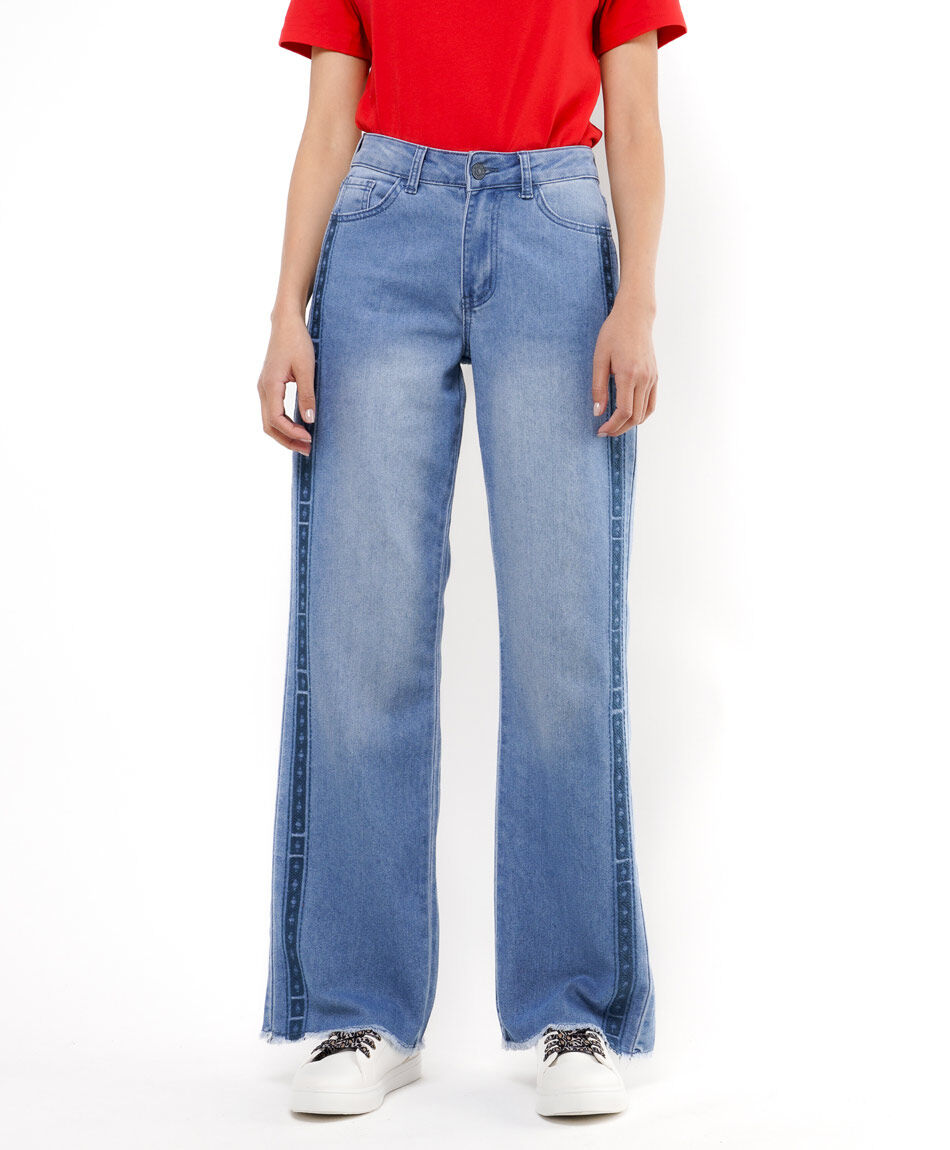 Jeans mujer l&iacute;neas bordadas