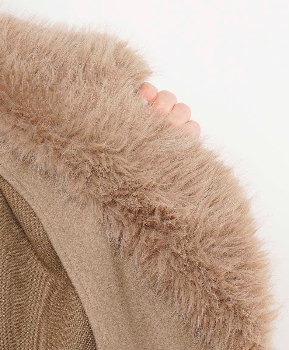 Abrigo mujer cuello pelos