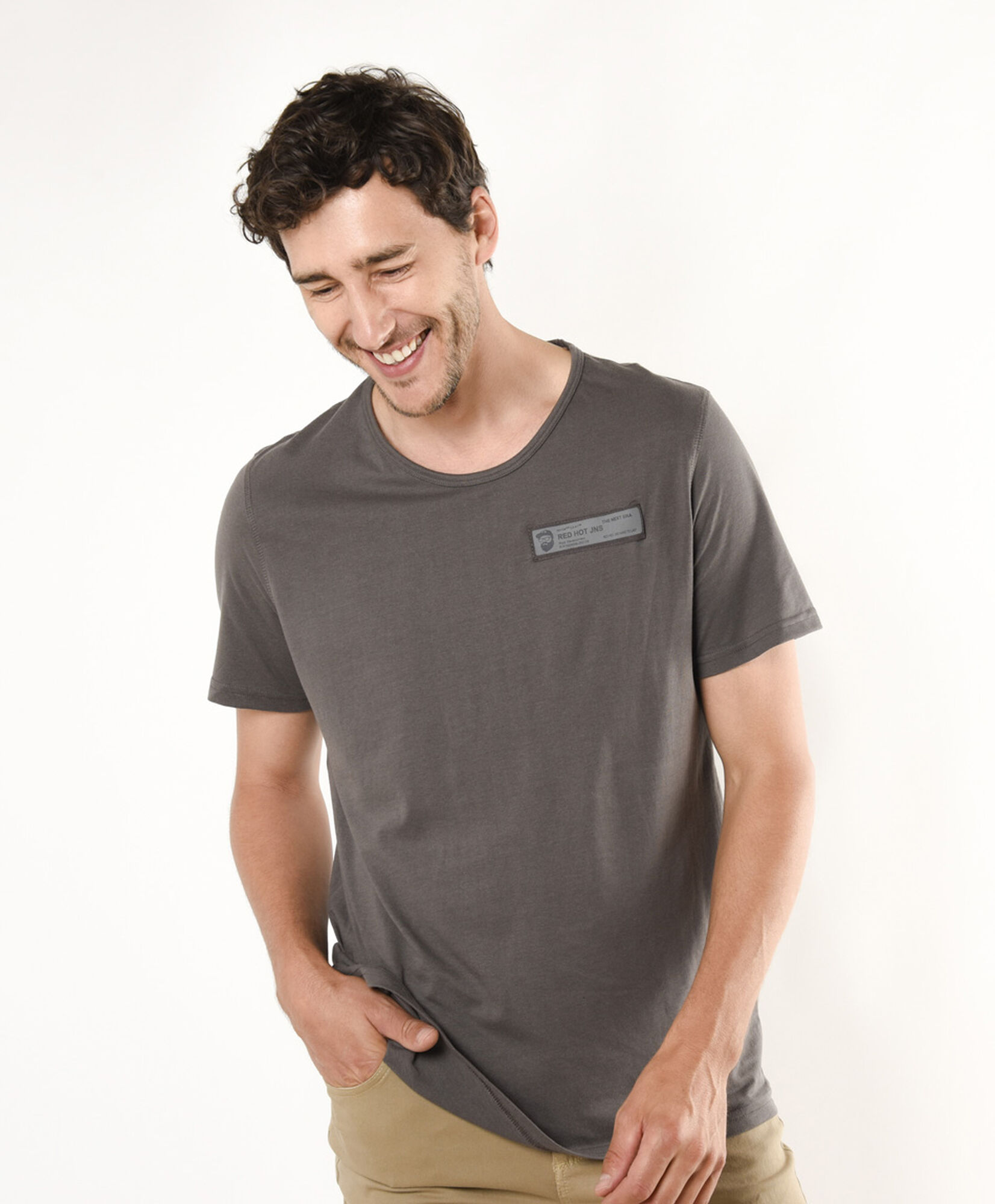 Polera hombre lisa colores parche Polera hombre lisa colores parche