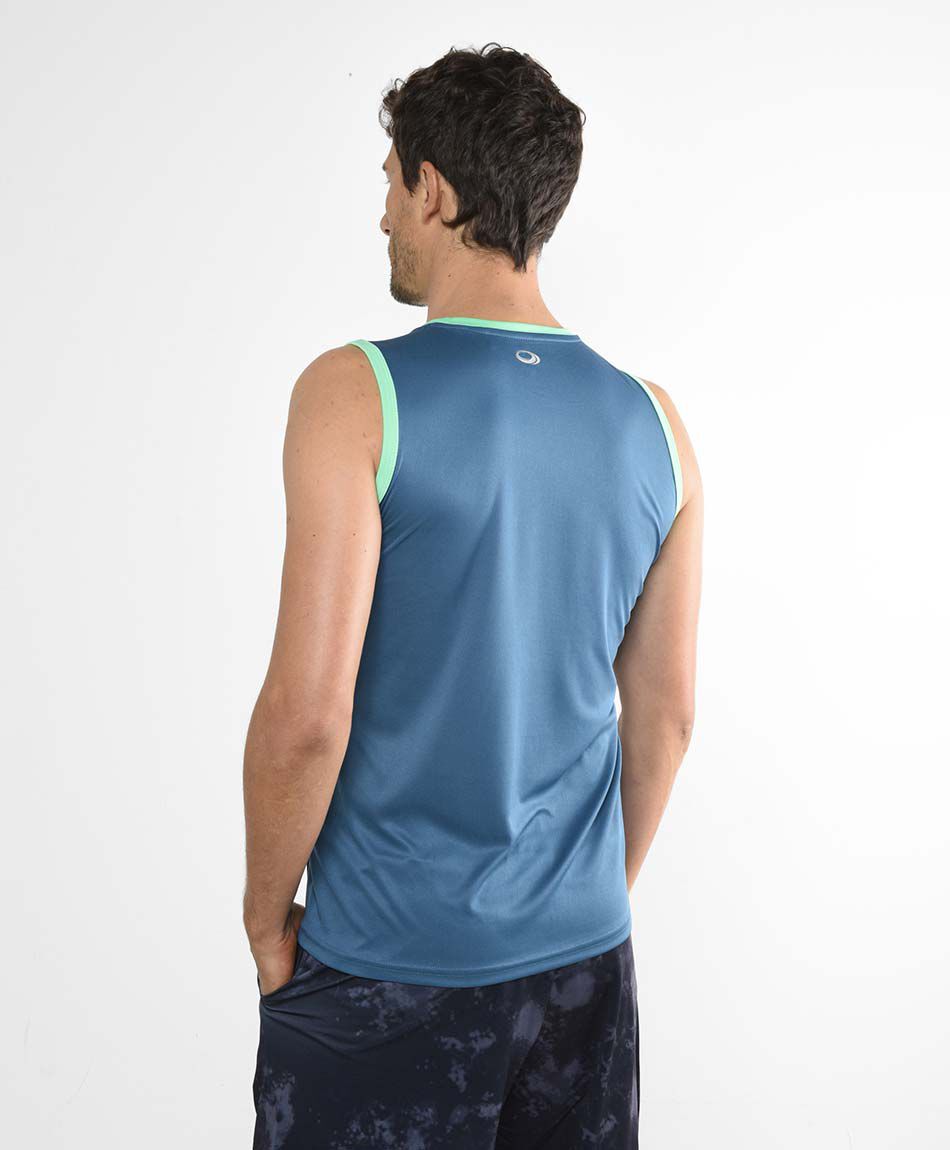 Polera deportiva sin mangas cuello redondo