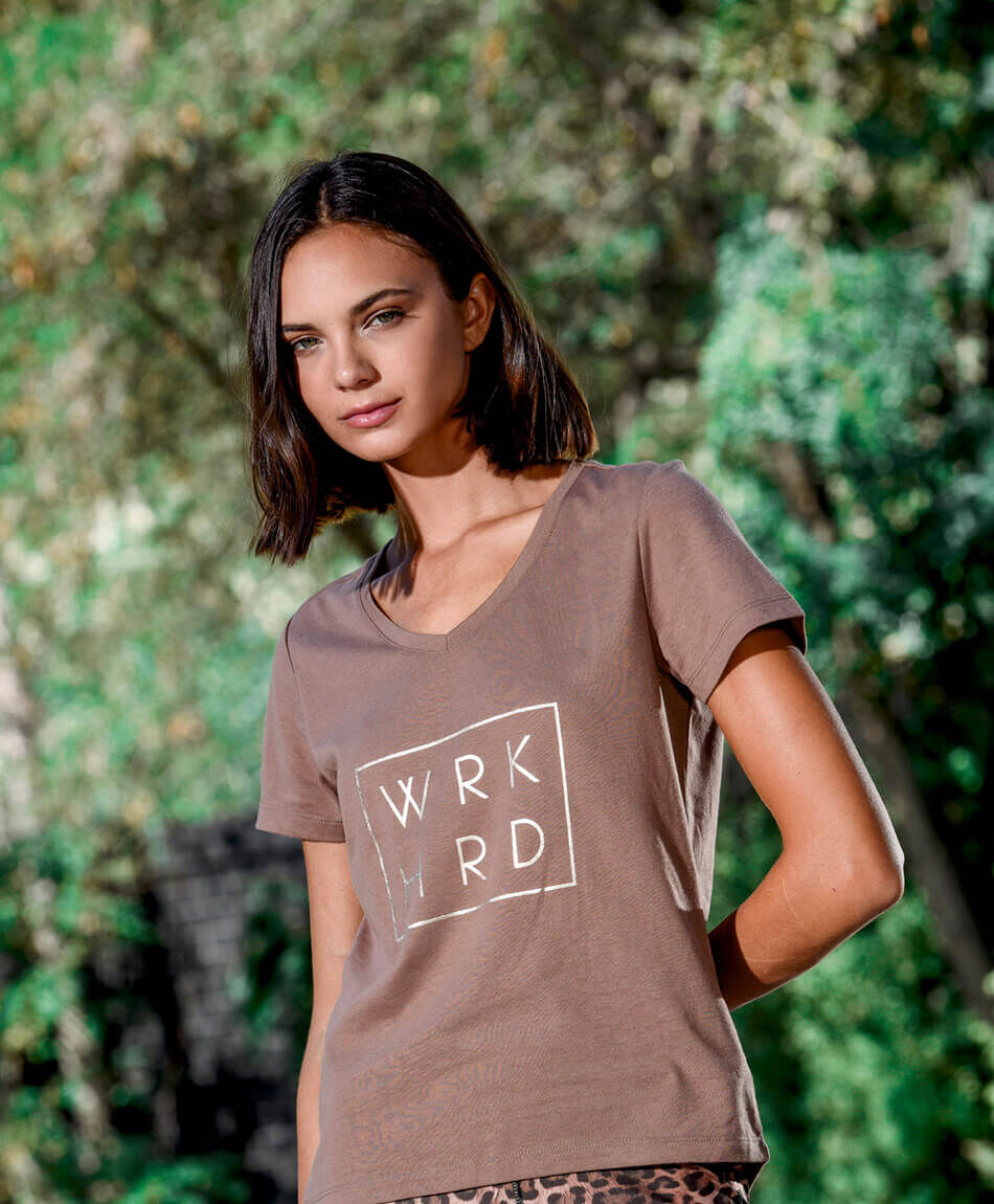 Polera deportiva mujer work hard