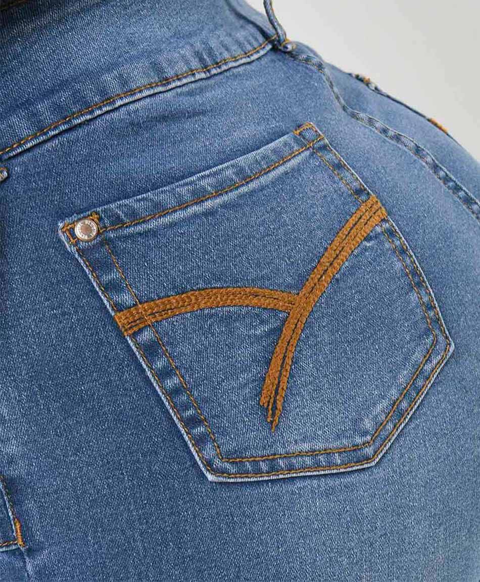 Jeans mujer bolsillos cuadrados flare