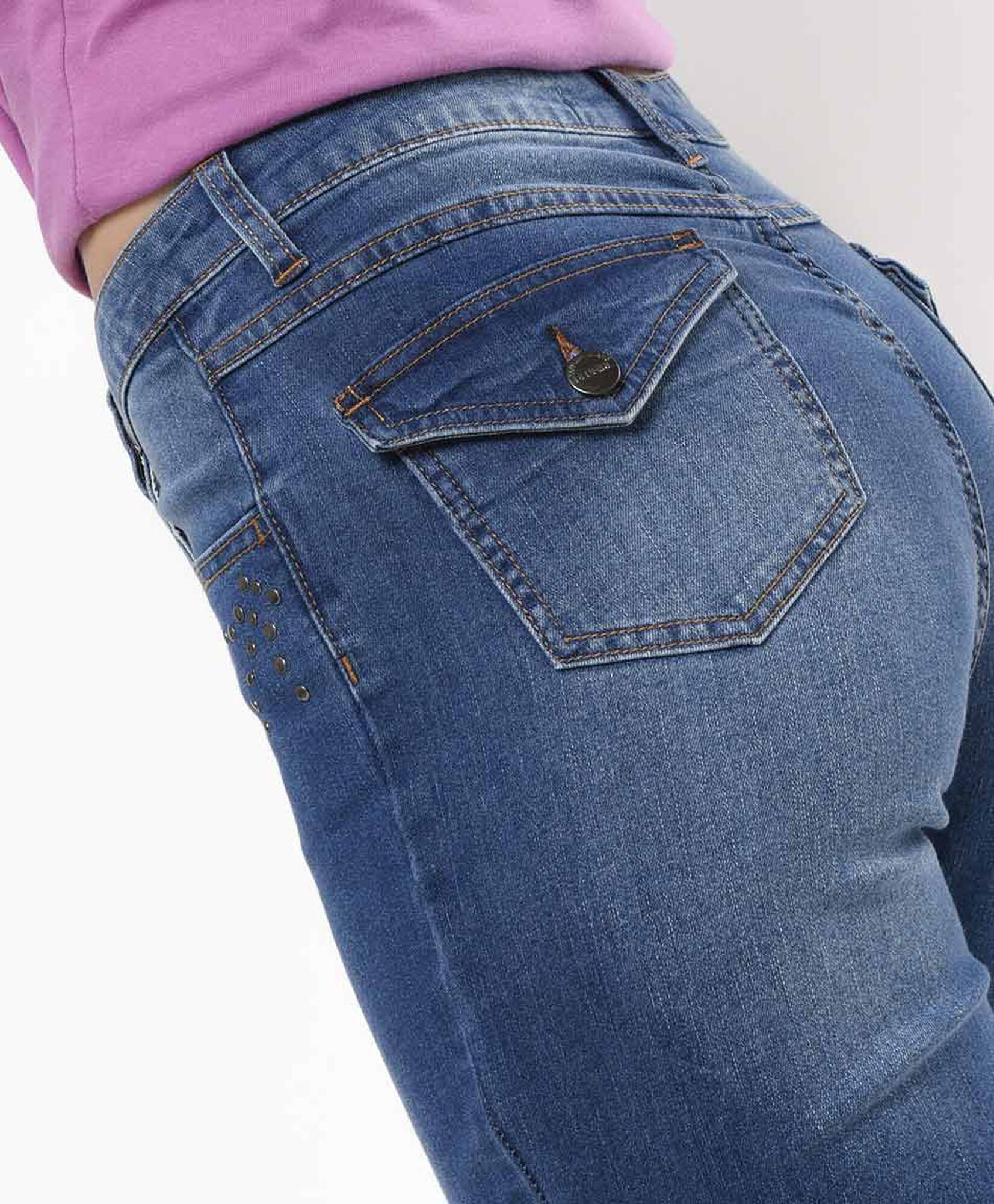 Jeans mujer tachas flare Jeans mujer tachas flare