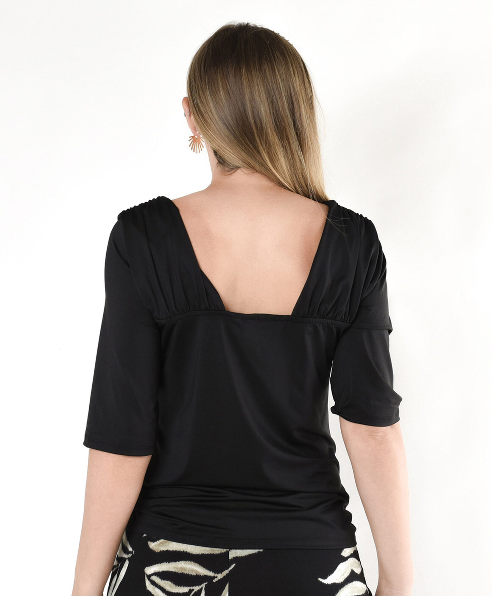 Polera mujer asimetrica Polera mujer asimetrica