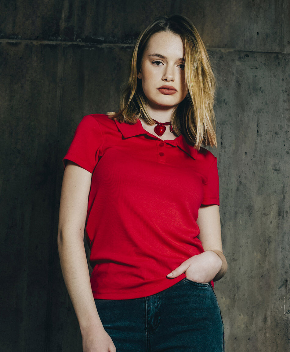 Polera mujer cuello polo roja