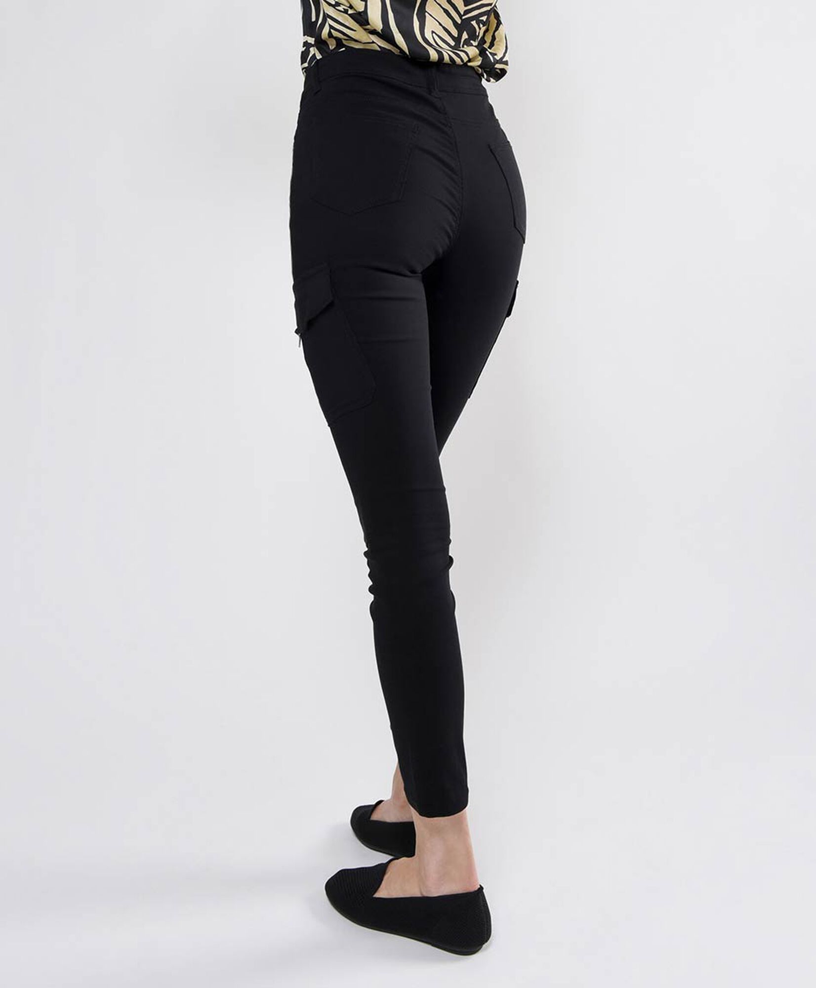 Pantalón mujer bolsillos laterales slim fit Pantalón mujer bolsillos laterales slim fit