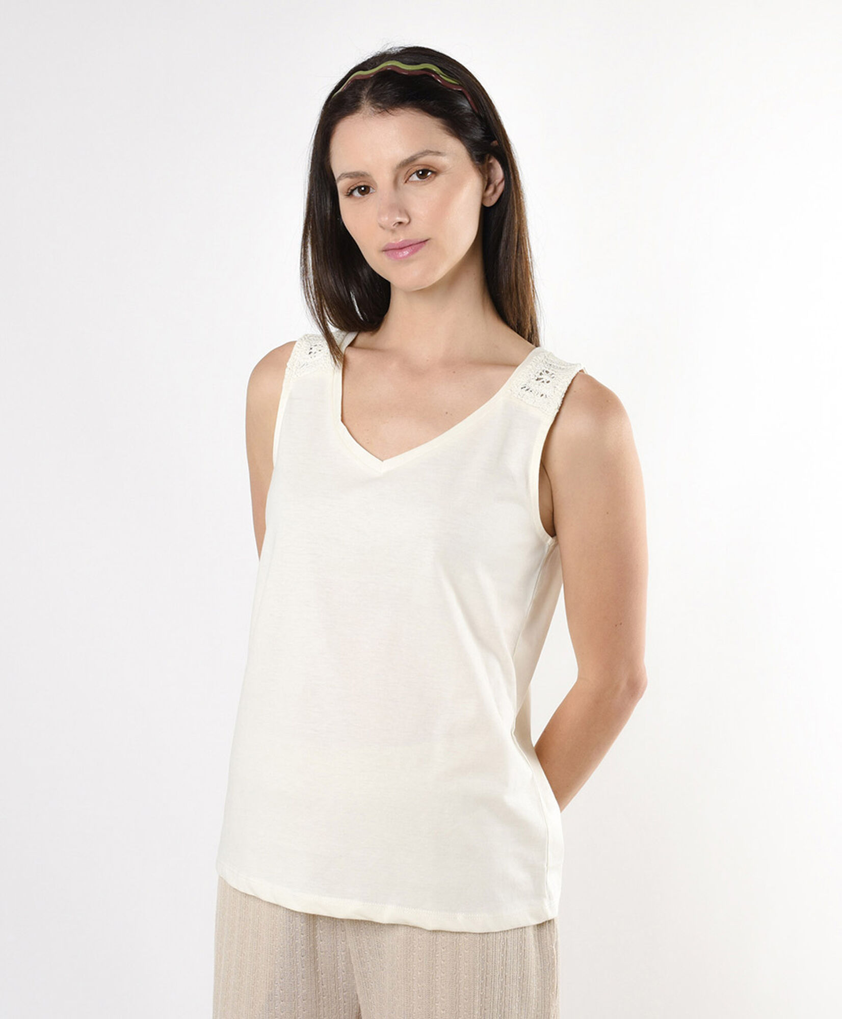 Polera mujer estilo crochet hombro sin mangas Polera mujer estilo crochet hombro sin mangas