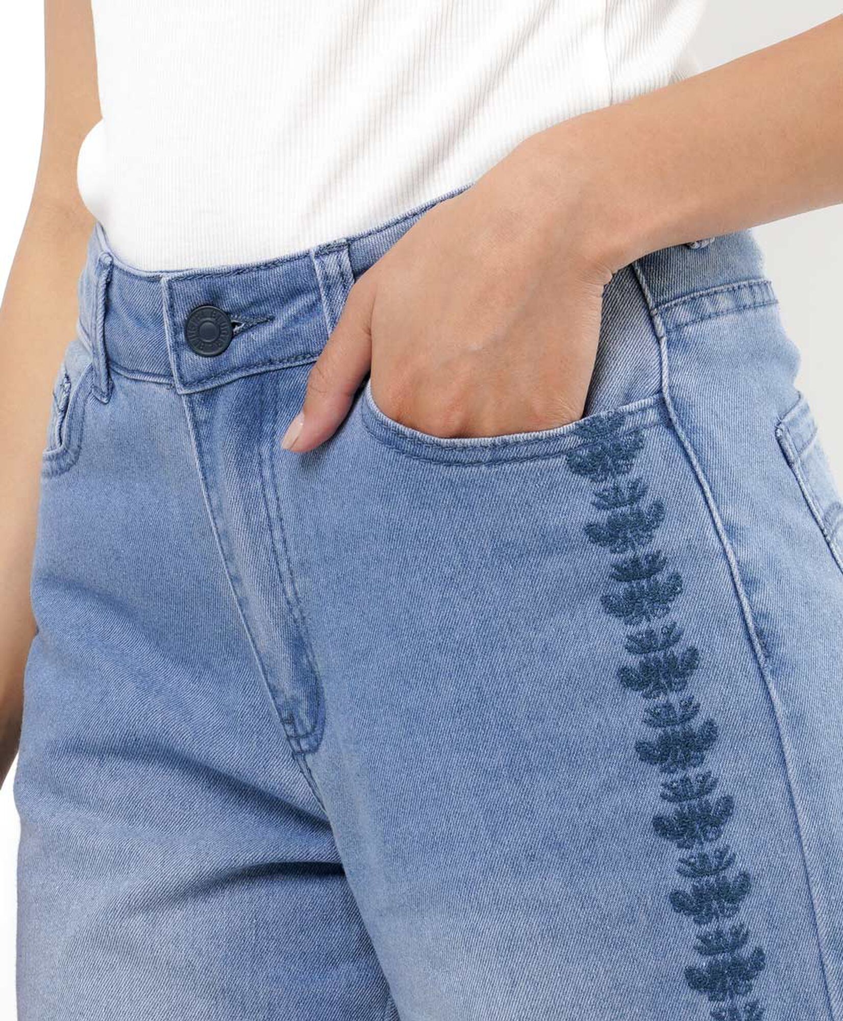 Jeans mujer diseño bordado wide Jeans mujer diseño bordado wide