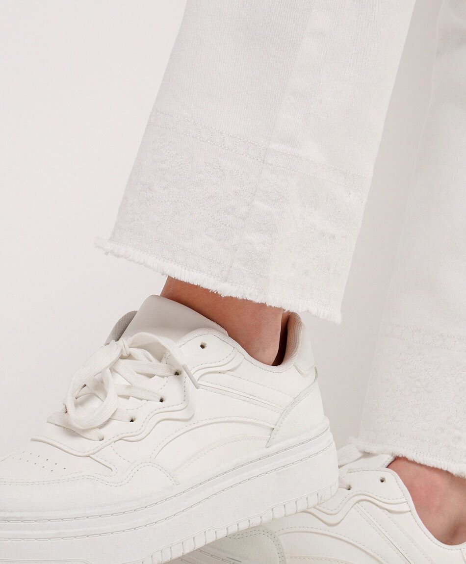 Jeans mujer bordado basta