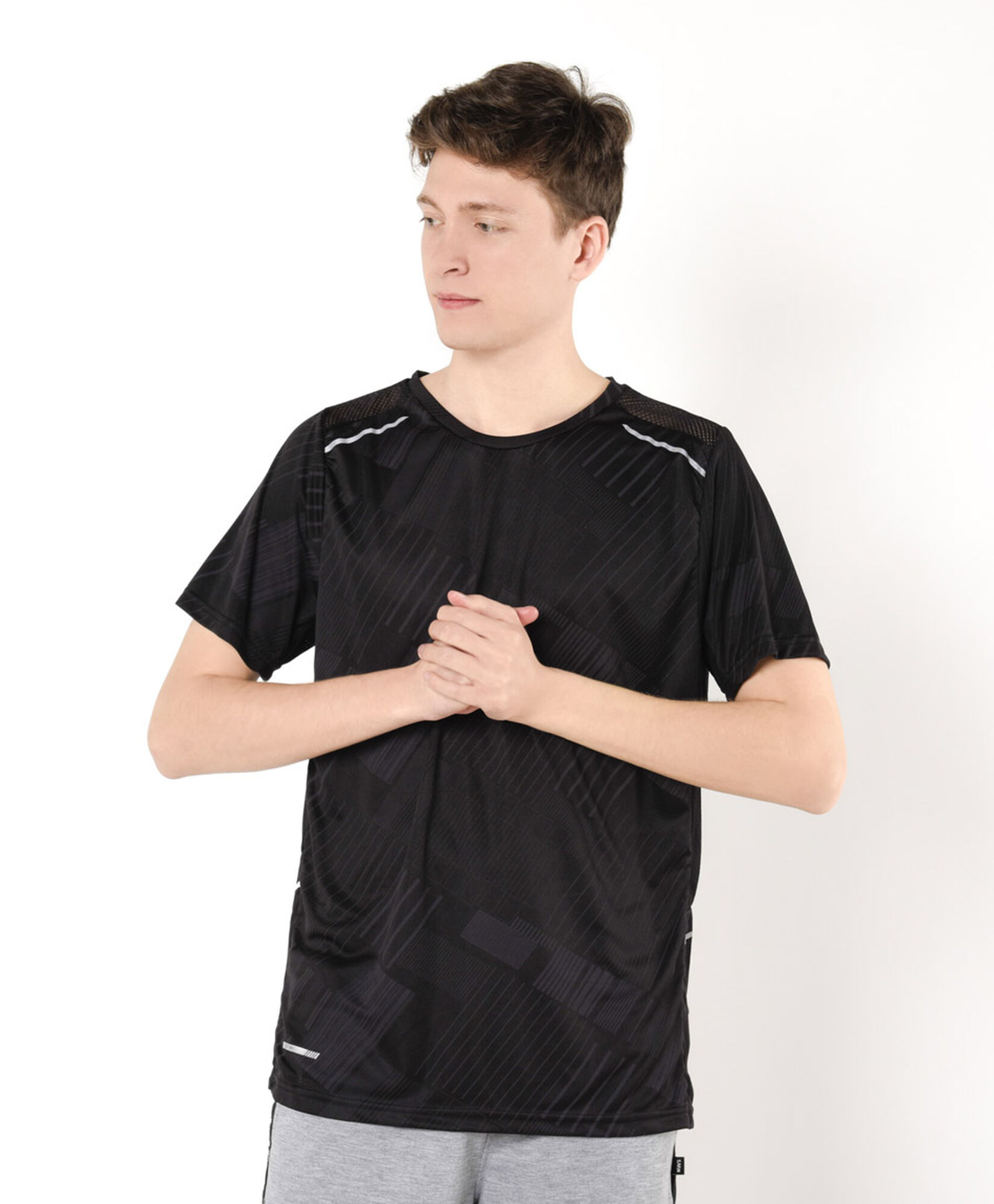 Polera deportiva hombre líneas negra Polera deportiva hombre líneas negra