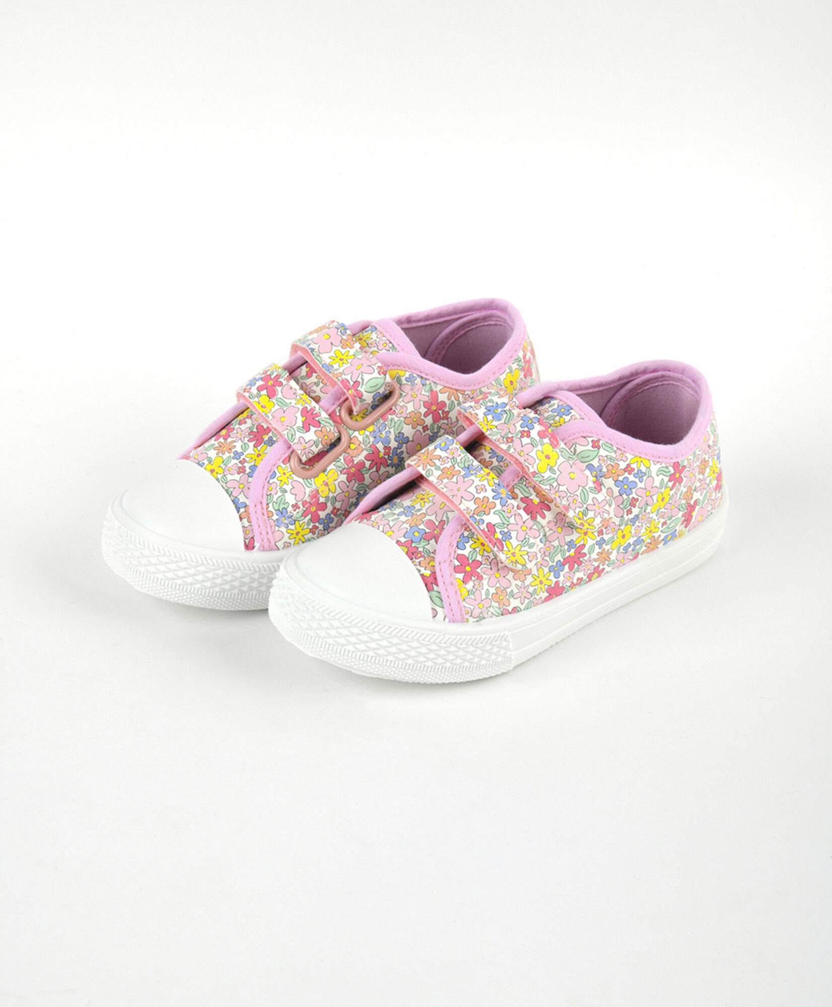 Zapatilla infantil (20 a 25) florcitas velcros Zapatilla infantil (20 a 25) florcitas velcros