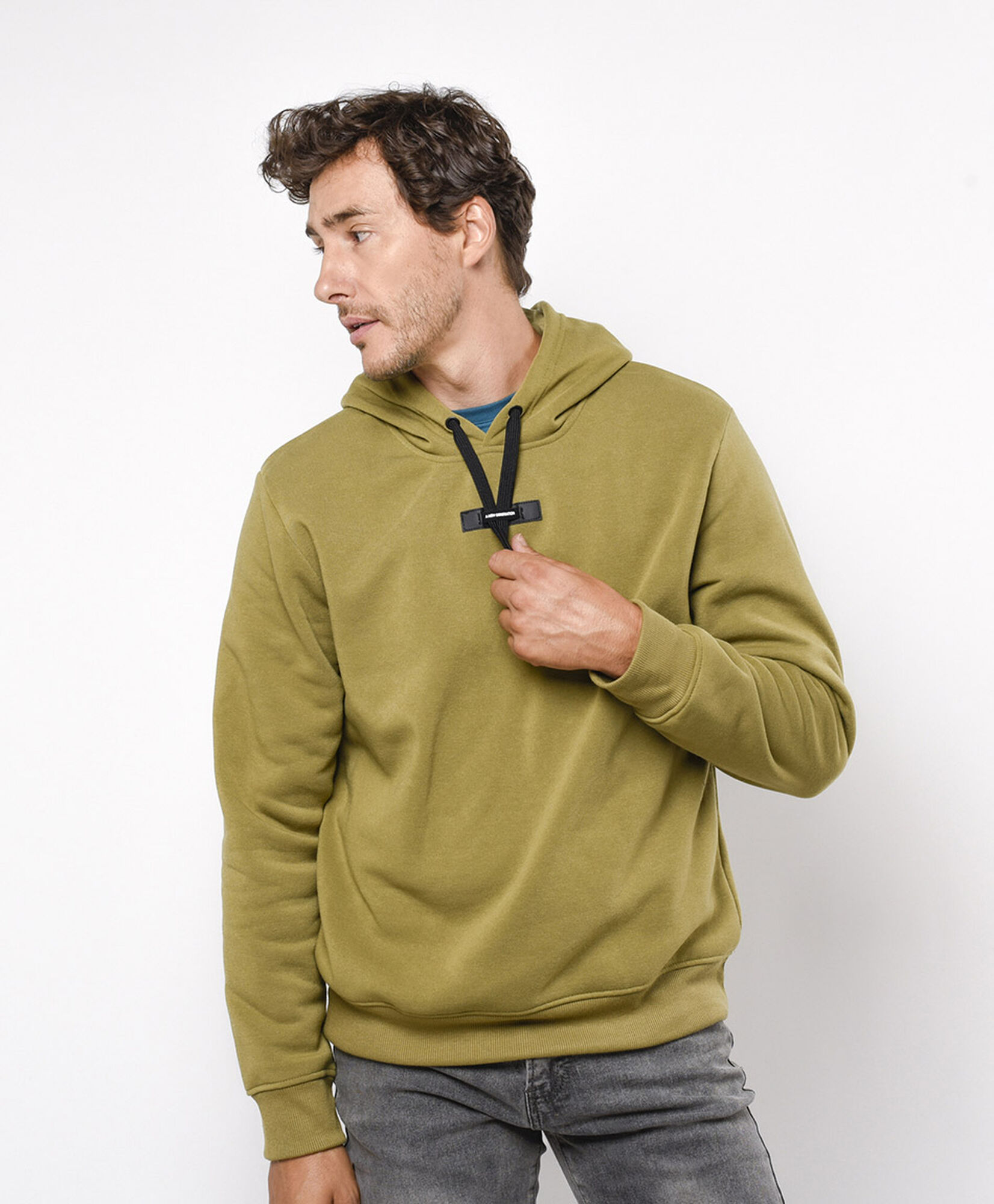 Polerón hombre liso con gorro Polerón hombre liso con gorro
