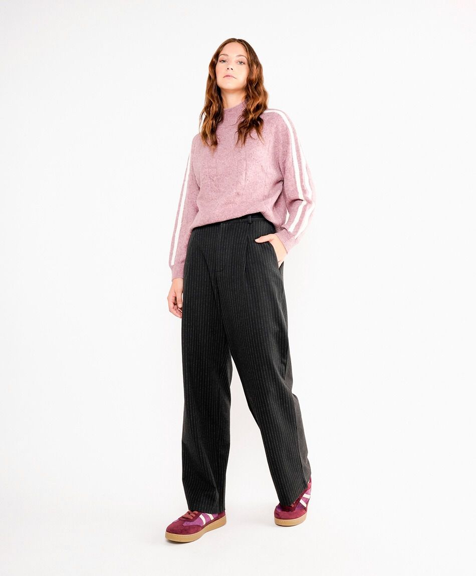 Pantal&oacute;n mujer lineas elegantes