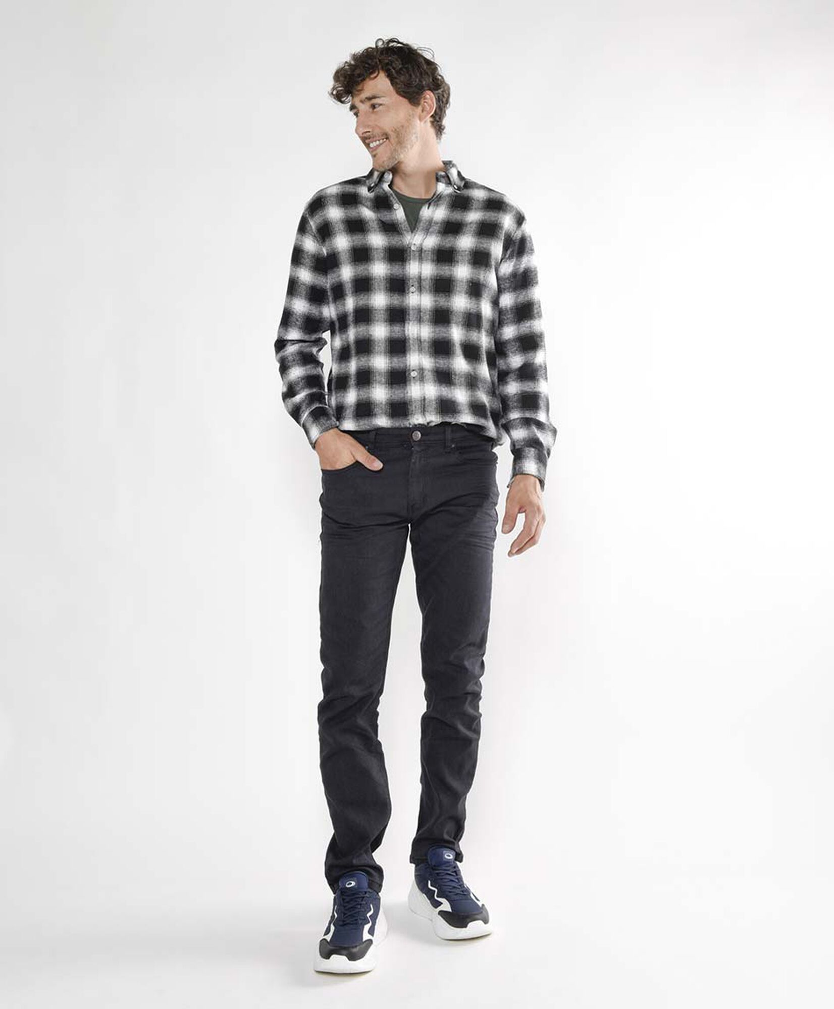 Jeans hombre clásico slim fit Jeans hombre clásico slim fit