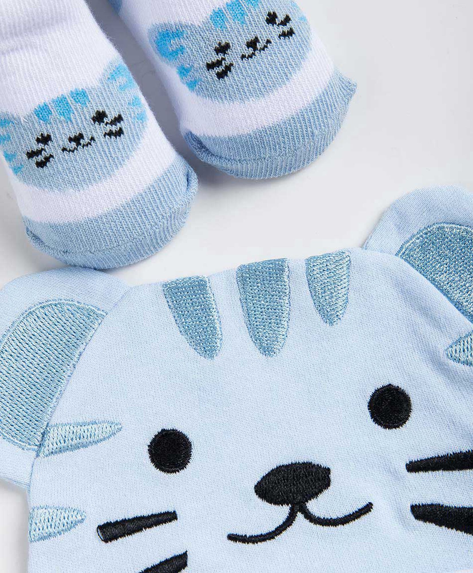 Set gorro + calcetines bebé animalito Set gorro + calcetines bebé animalito
