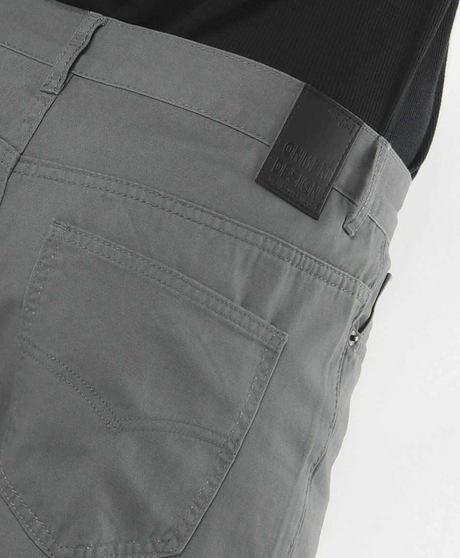 Pantal&oacute;n hombre liso gris verdoso