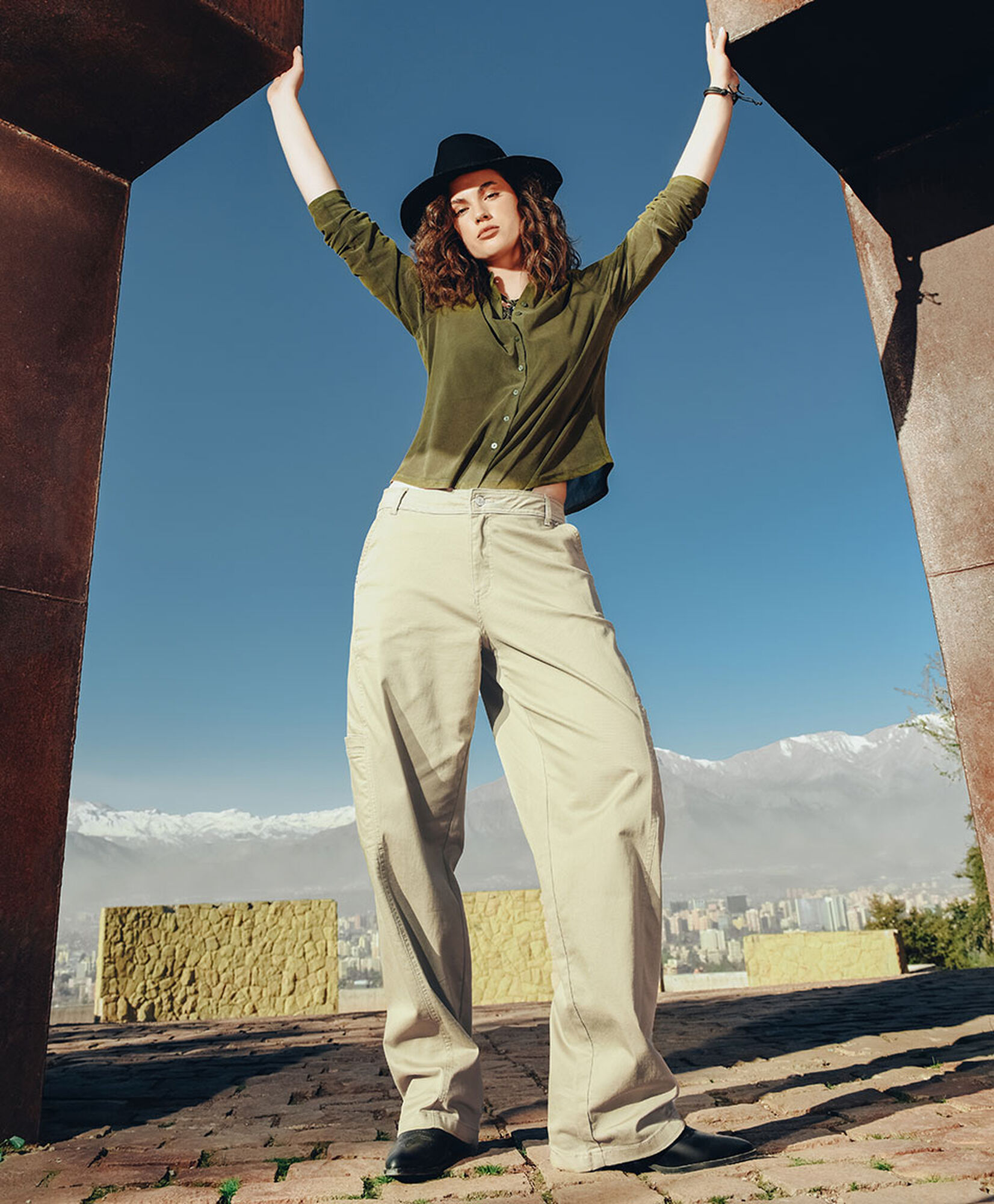 Pantalón mujer cortes wide Pantalón mujer cortes wide