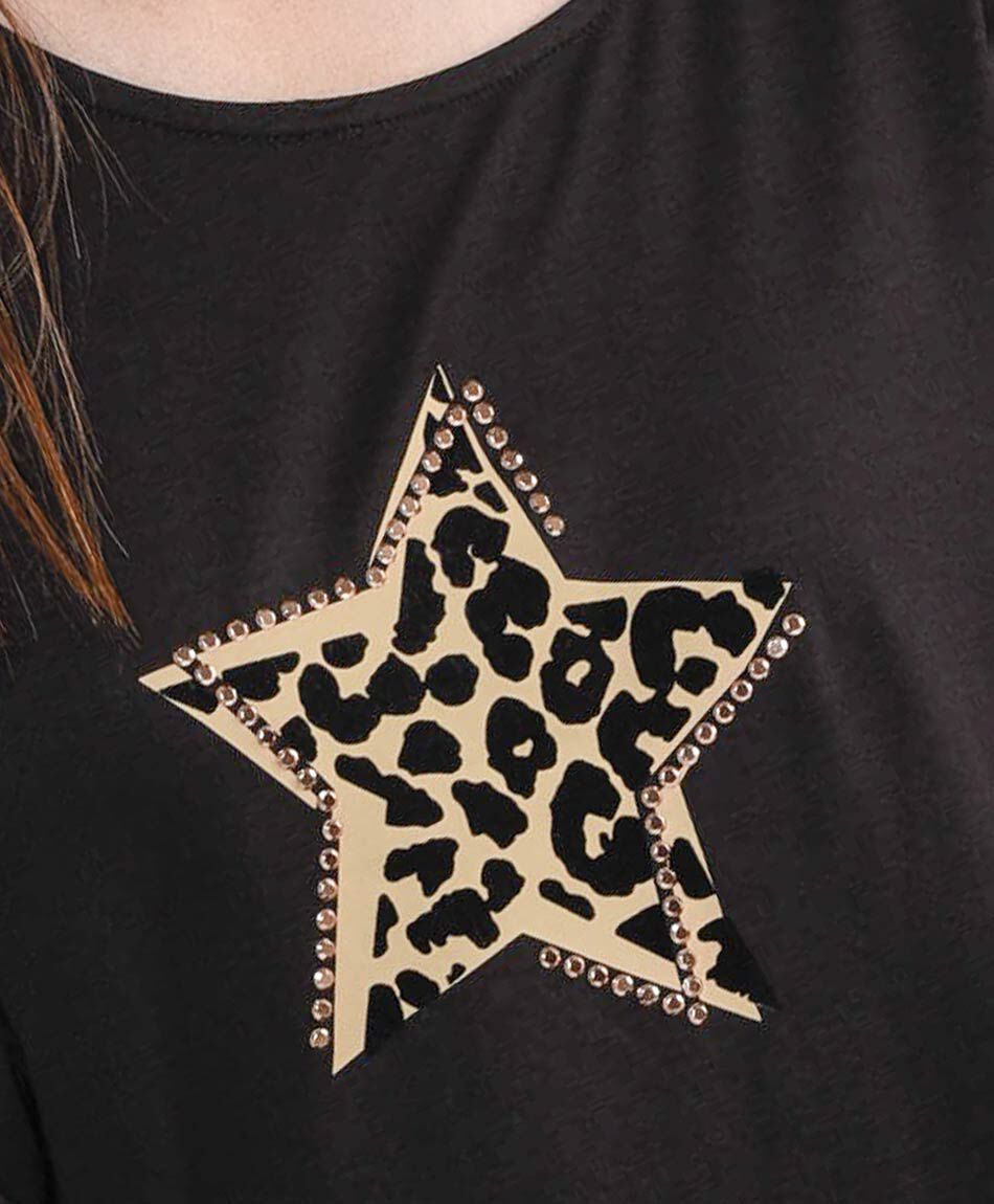 Polera mujer estrella y tachas oversize