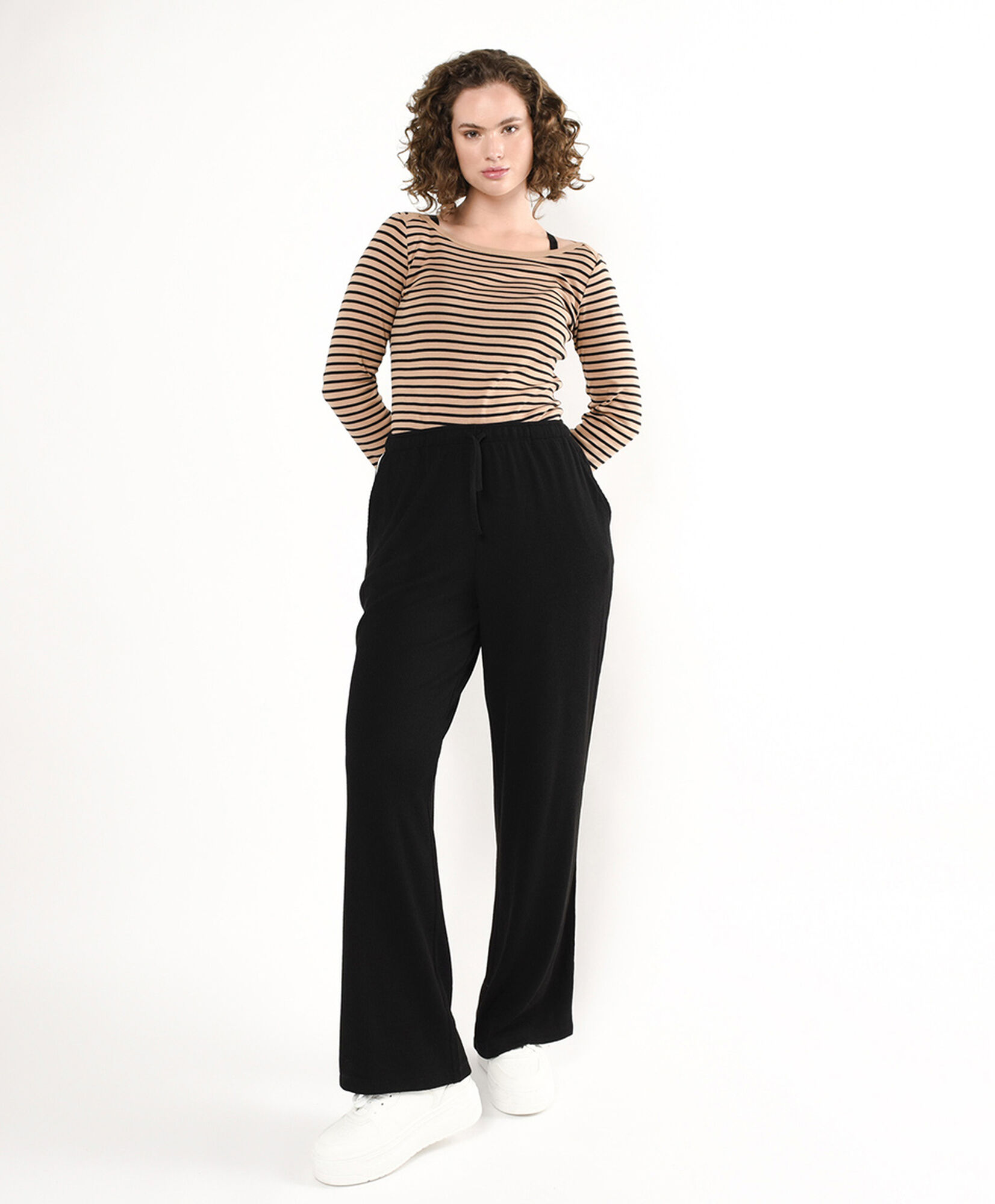 Pantalón mujer línea lateral wide Pantalón mujer línea lateral wide