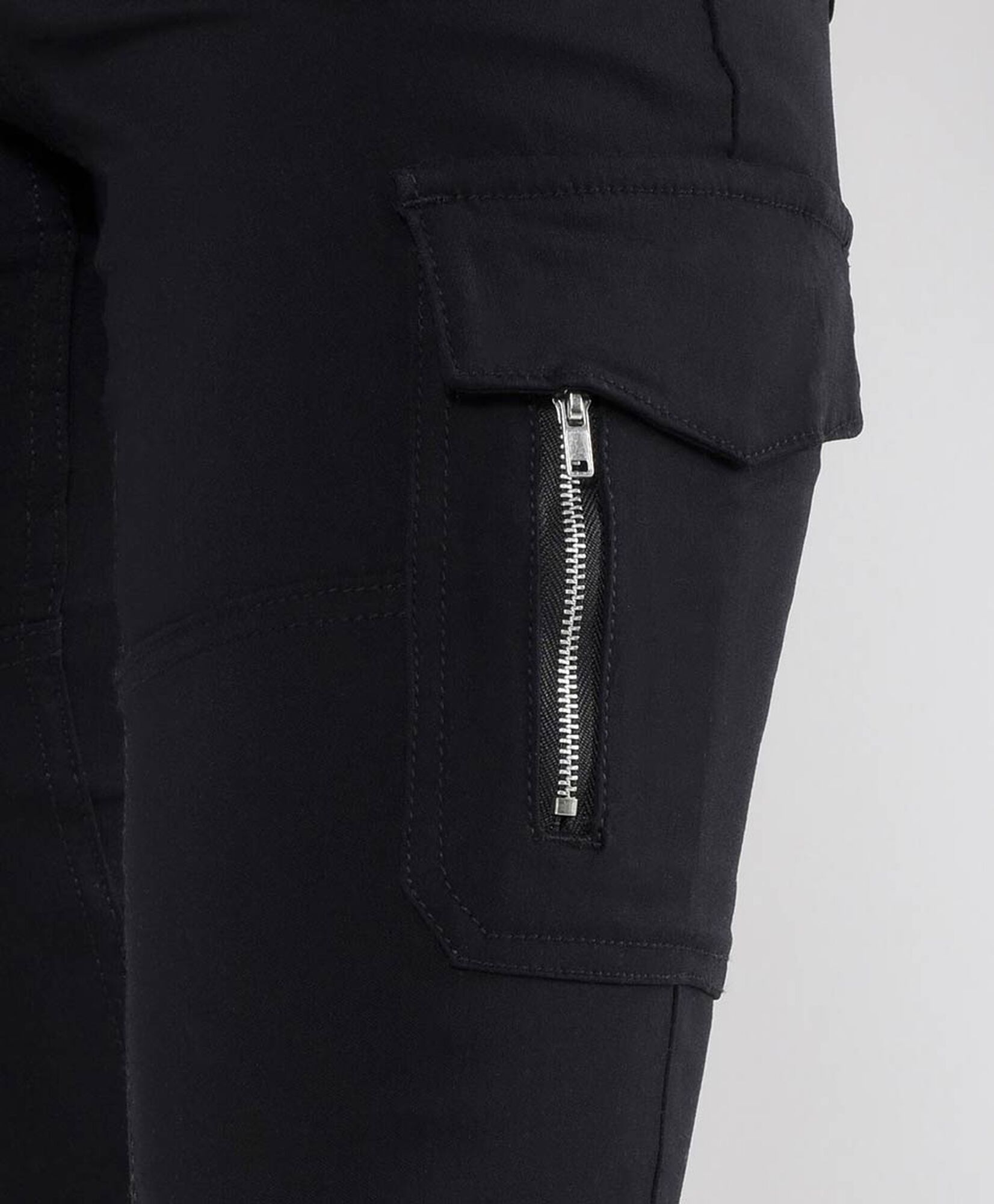 Pantalón mujer bolsillos laterales slim fit Pantalón mujer bolsillos laterales slim fit