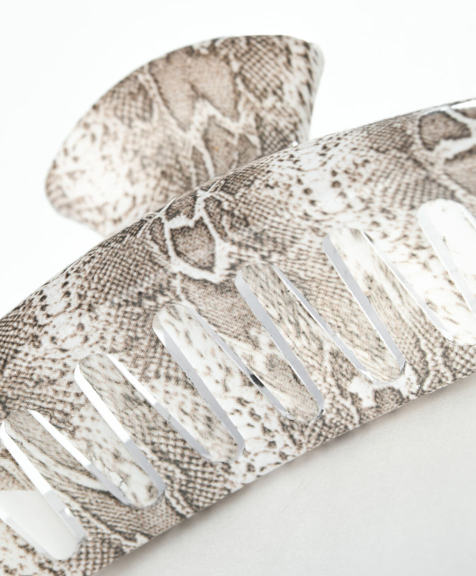 Traba mujer animal print serpiente Traba mujer animal print serpiente