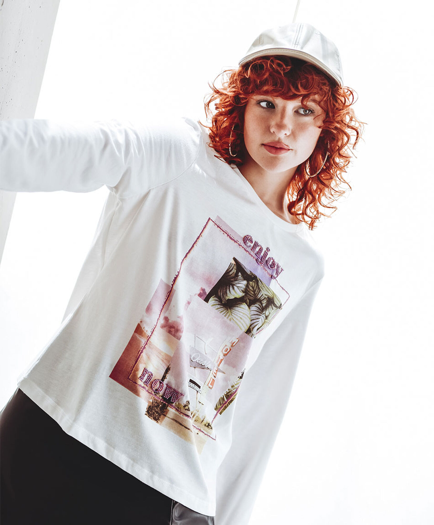 Polera mujer estampado collage Polera mujer estampado collage