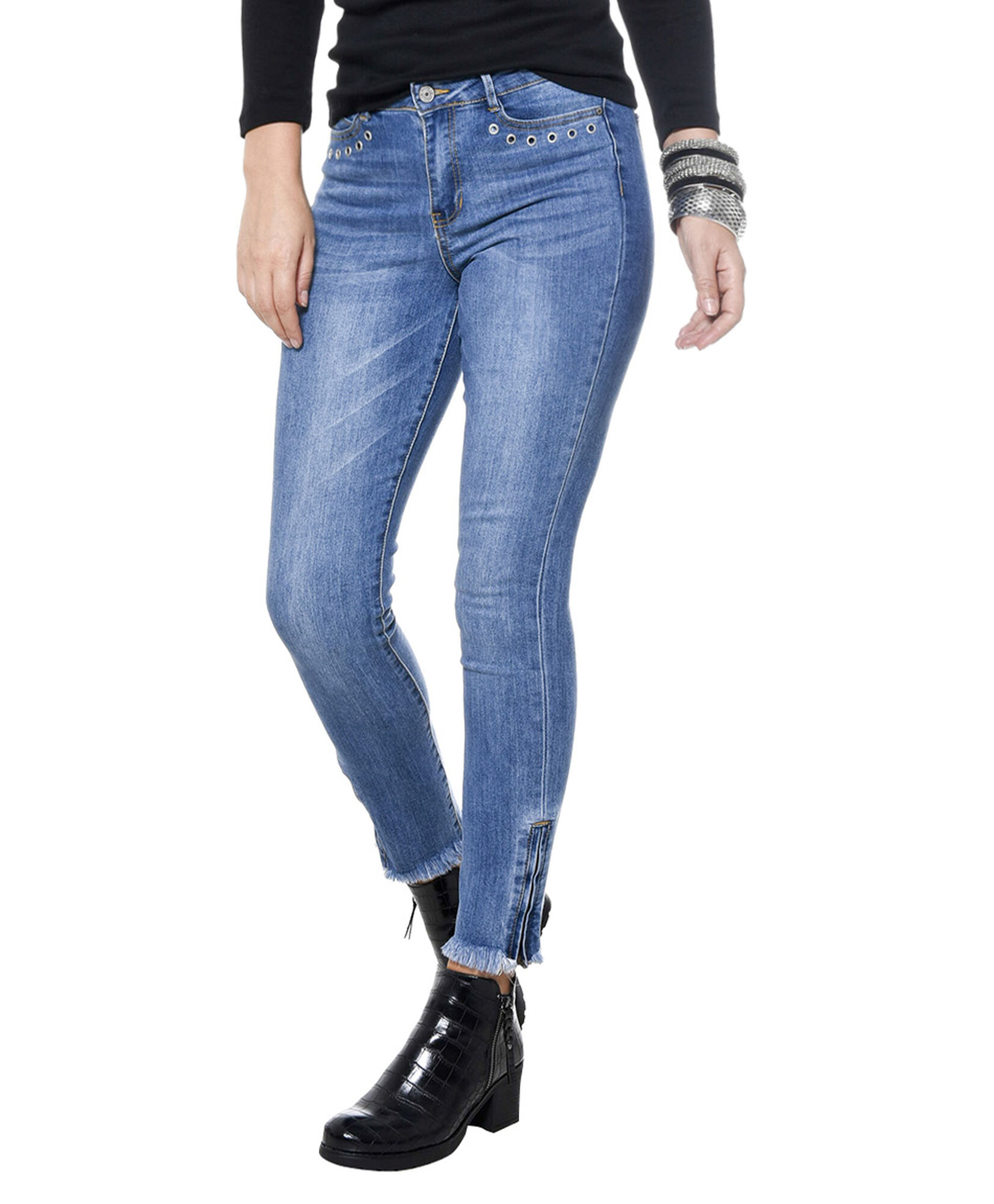 Jeans basta ojetillos Jeans basta ojetillos