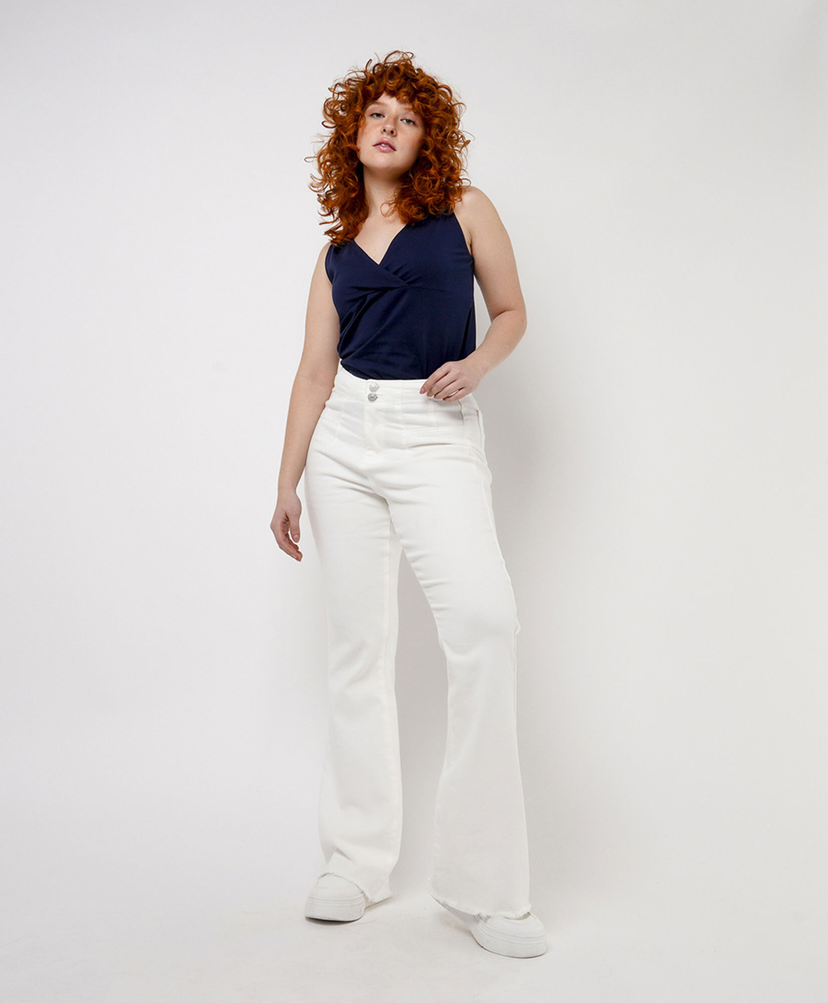 Jeans mujer doble botón pretina flare Jeans mujer doble botón pretina flare