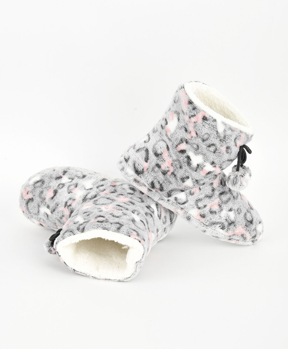 Pantufla mujer animal print ca&ntilde;a alta