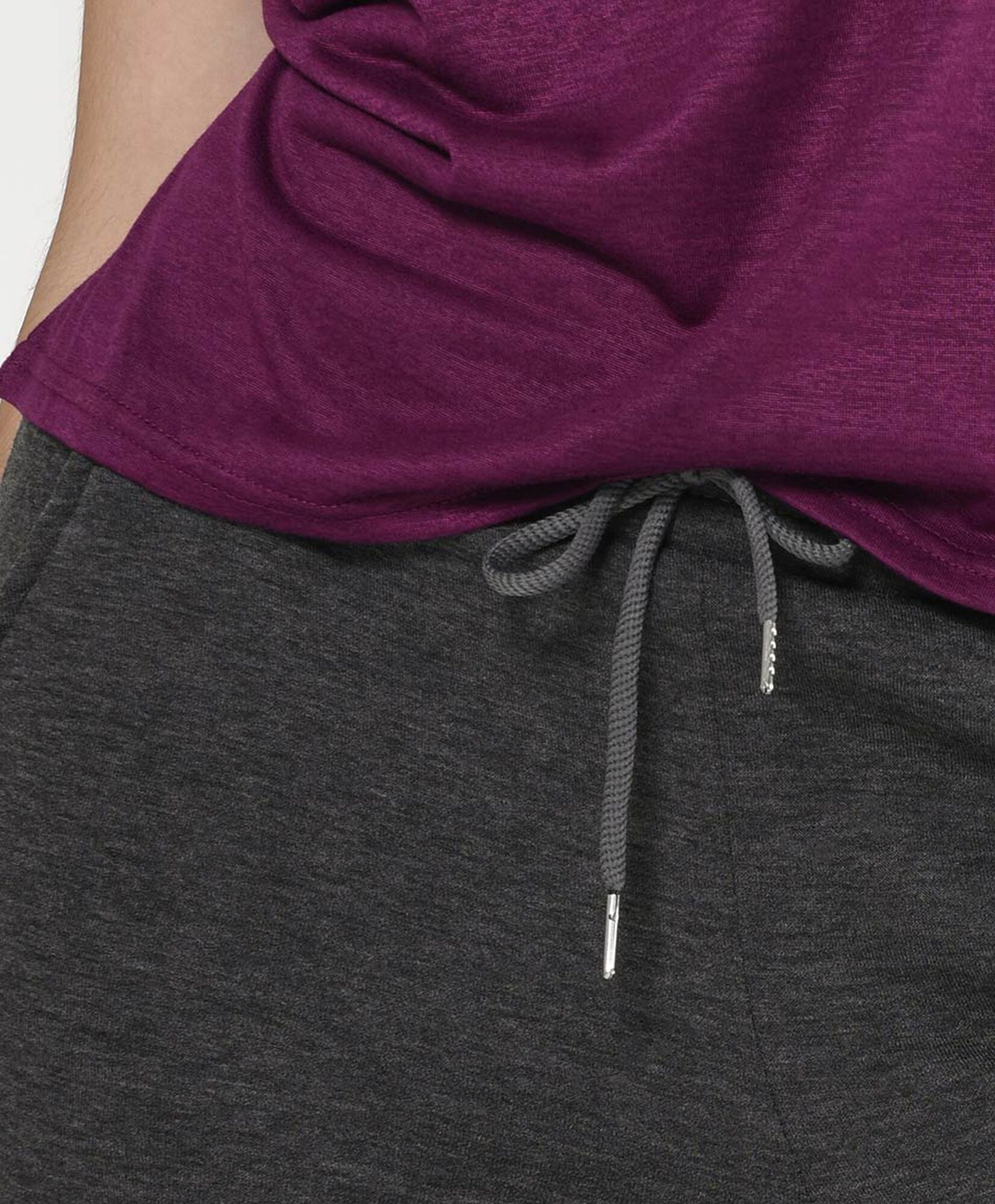 Pantalón de buzo mujer liso slim fit Pantalón de buzo mujer liso slim fit