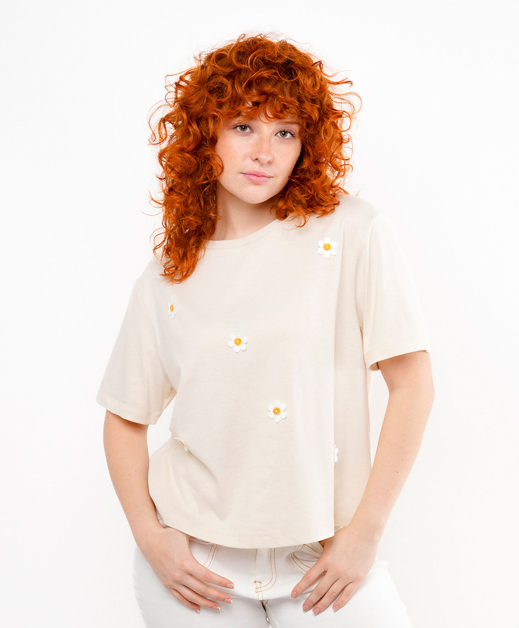 Polera mujer flores bordadas Polera mujer flores bordadas