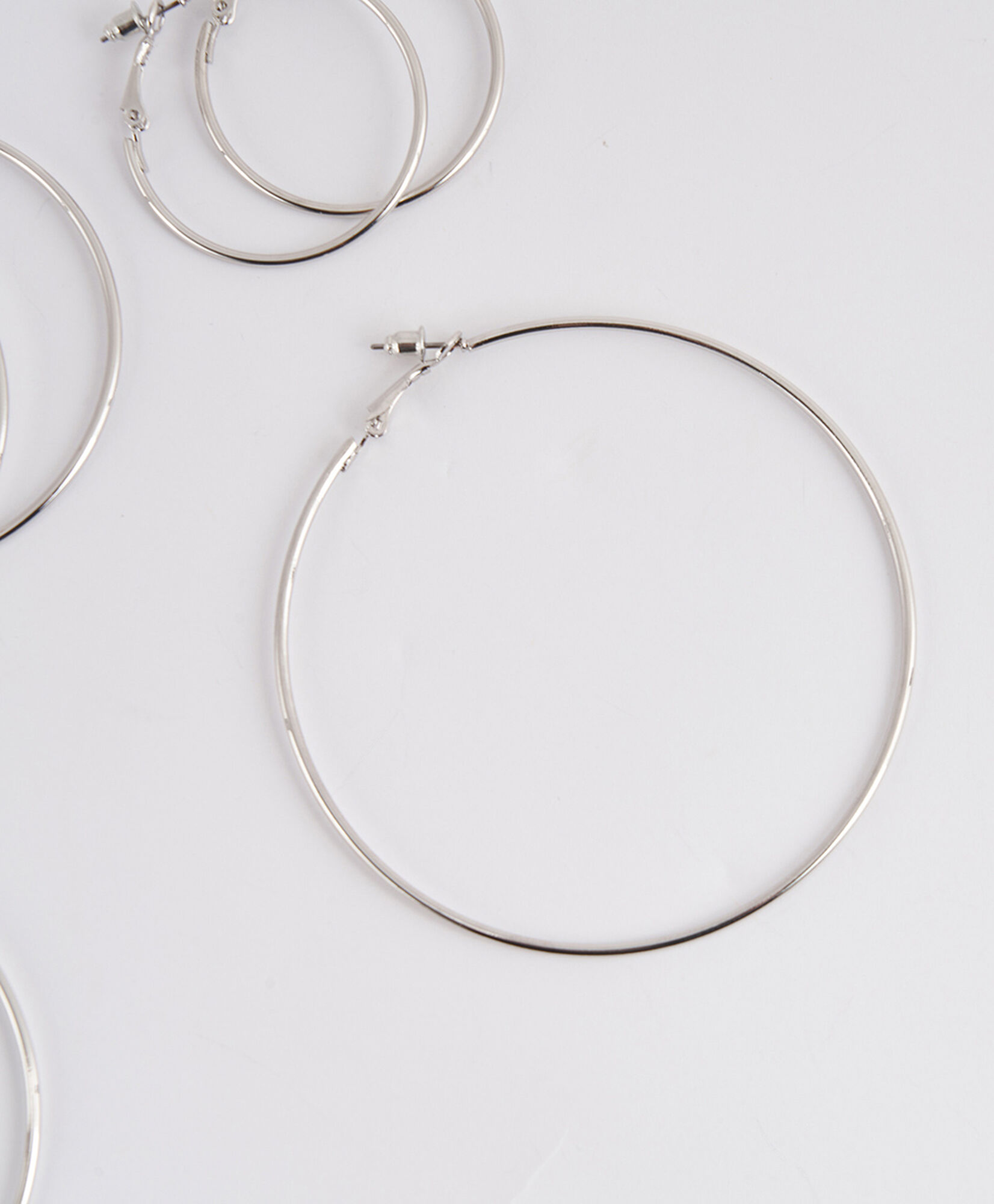 Set 5 aros mujer argollas plateadas Set 5 aros mujer argollas plateadas