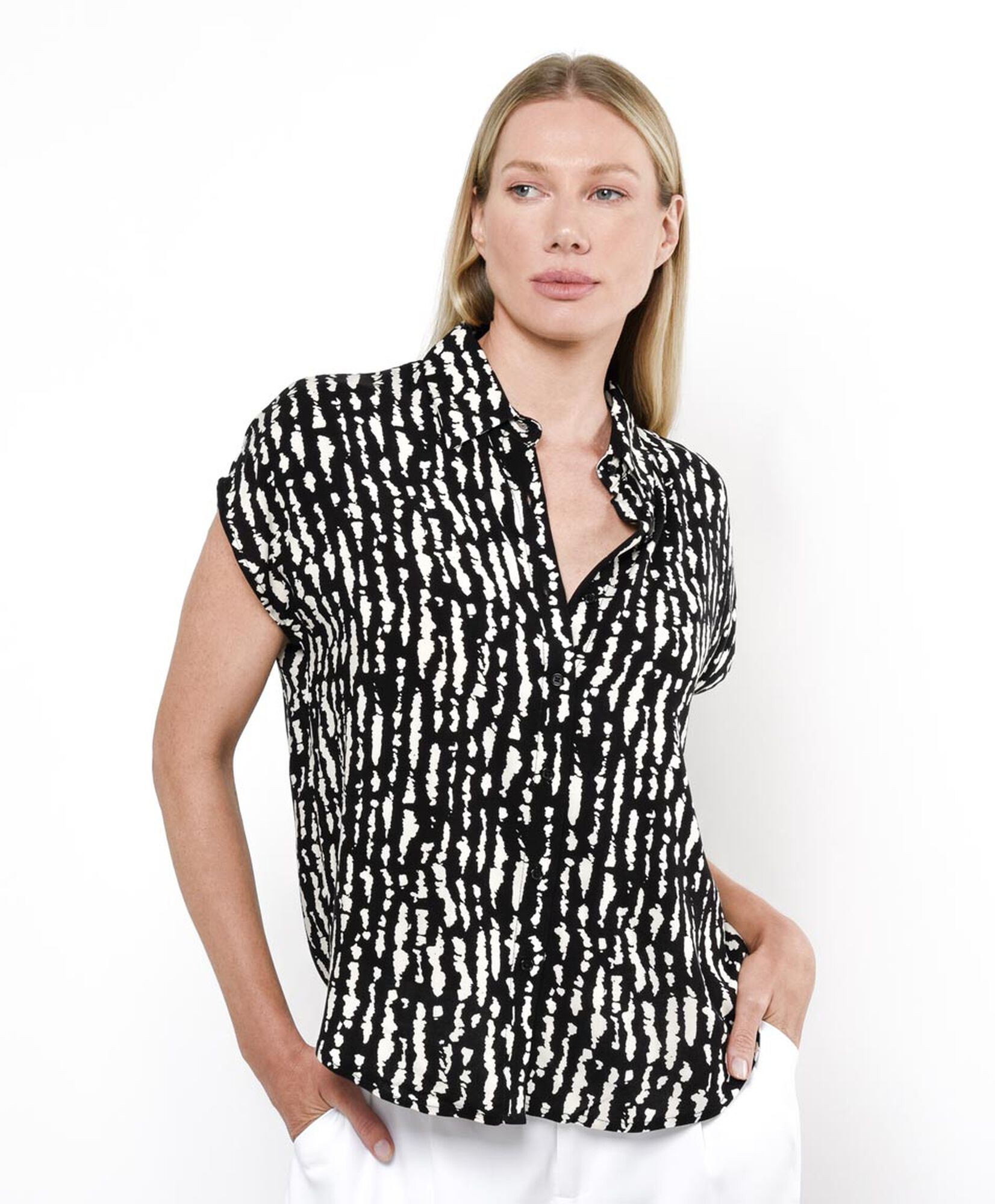 Blusa mujer diseño black and white Blusa mujer diseño black and white