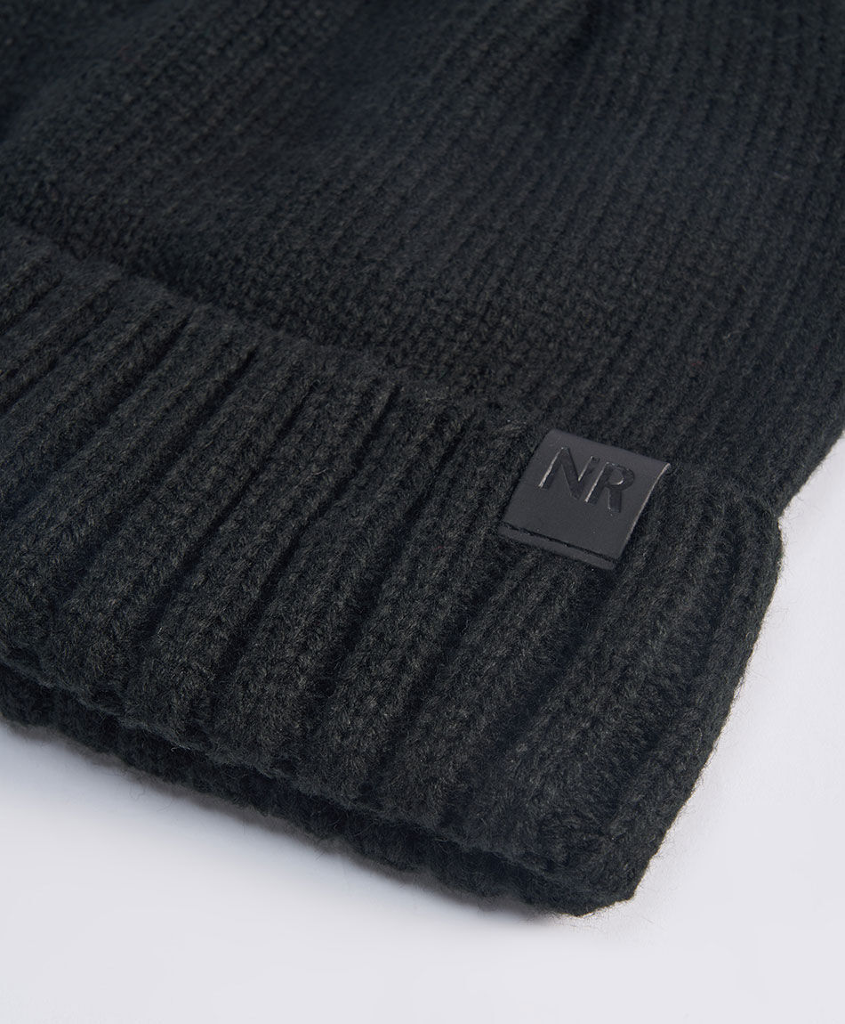 Gorro hombre lineas negro