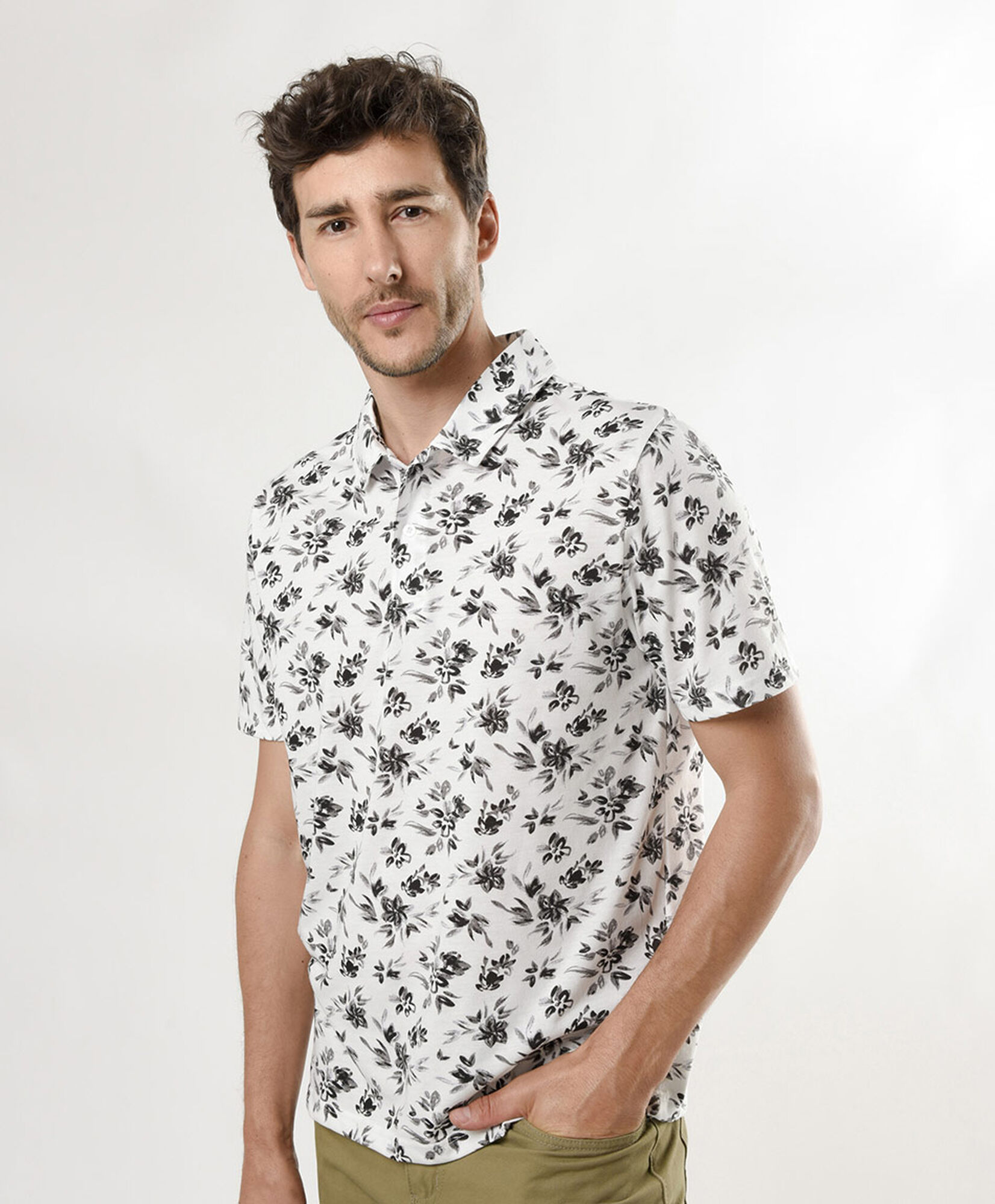 Polera hombre floral bicolor cuello piqué Polera hombre floral bicolor cuello piqué