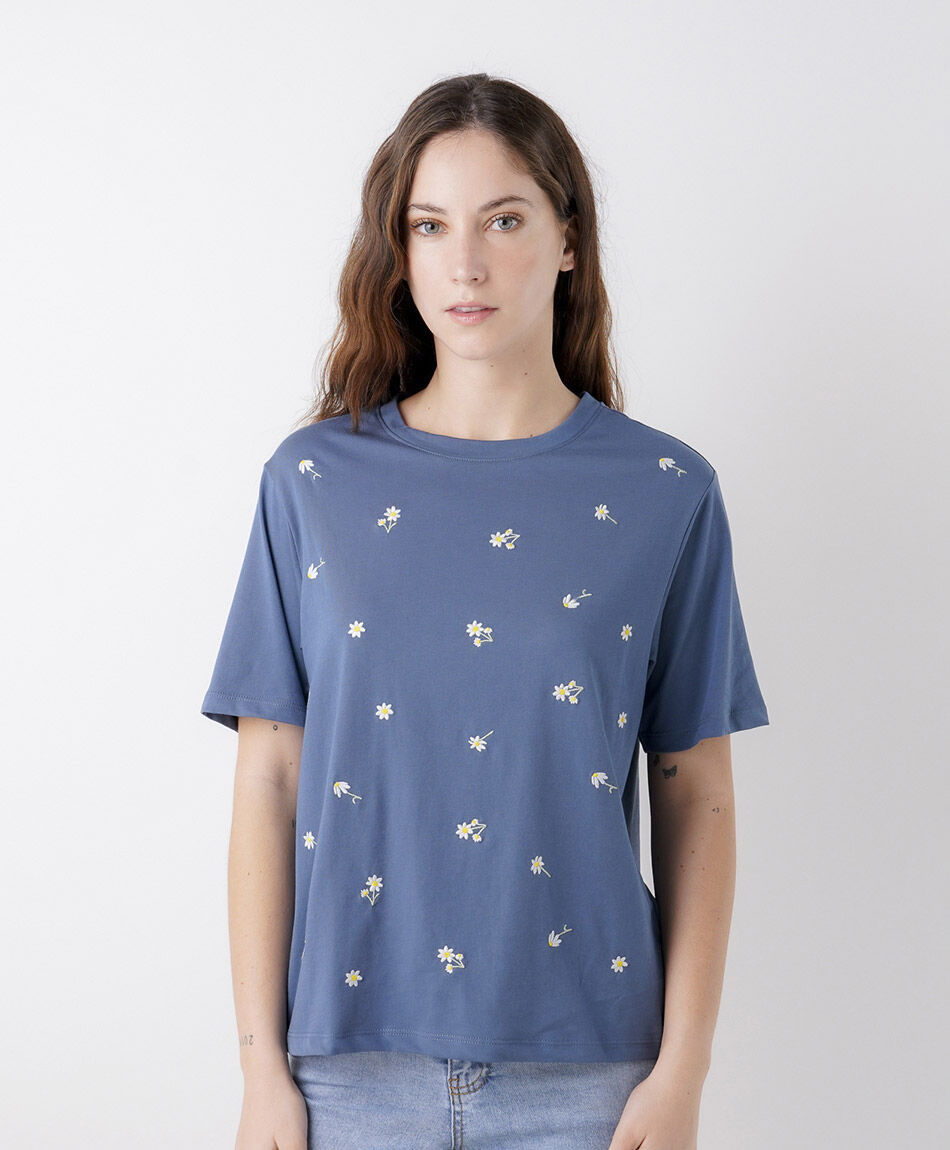 Polera mujer florcitas bordadas