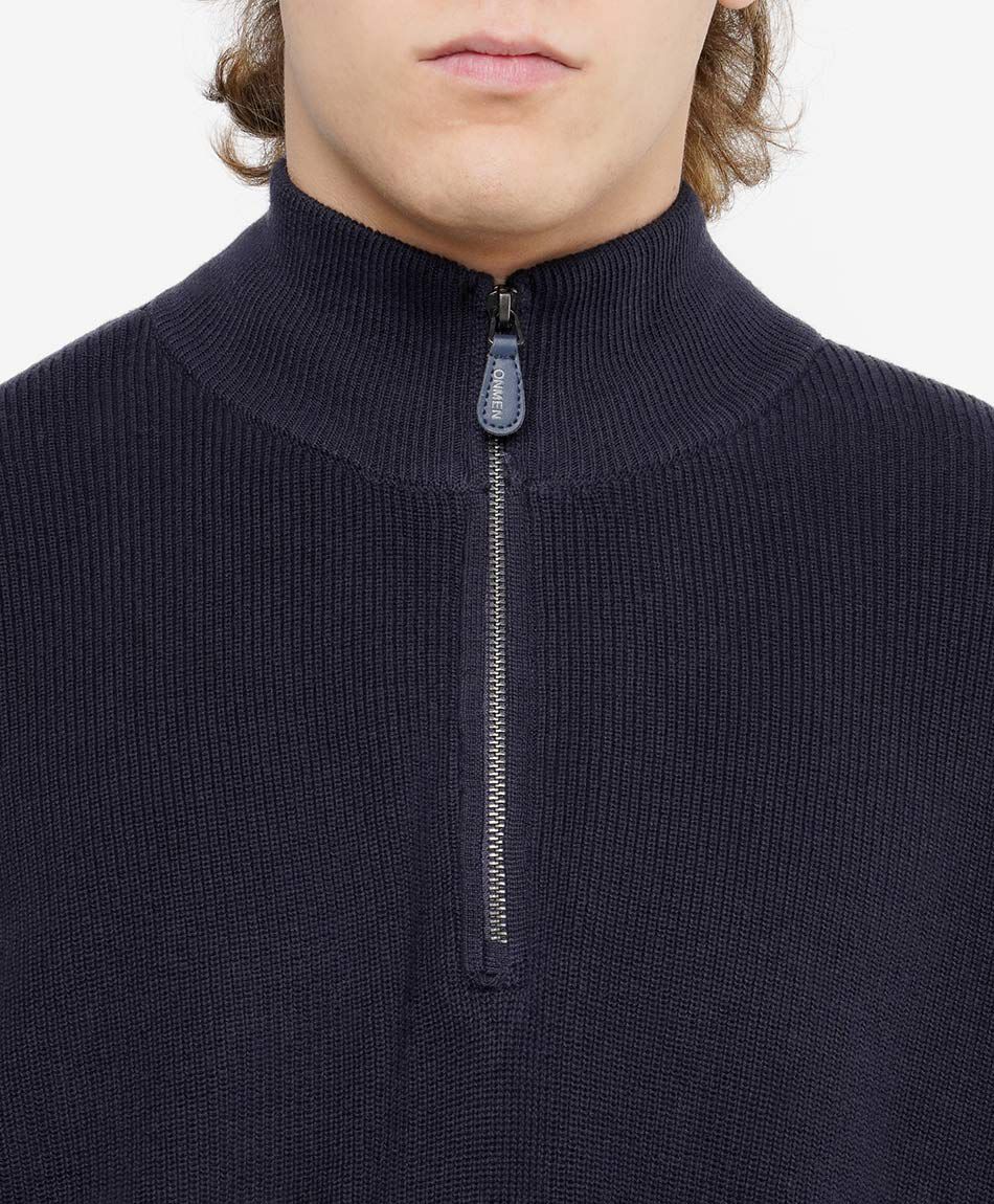 Sweater hombre cuello medio liso