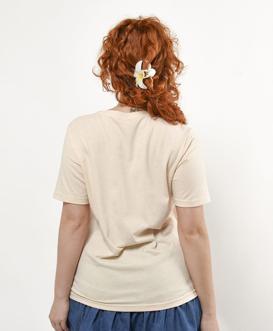 Polera mujer margaritas bordadas