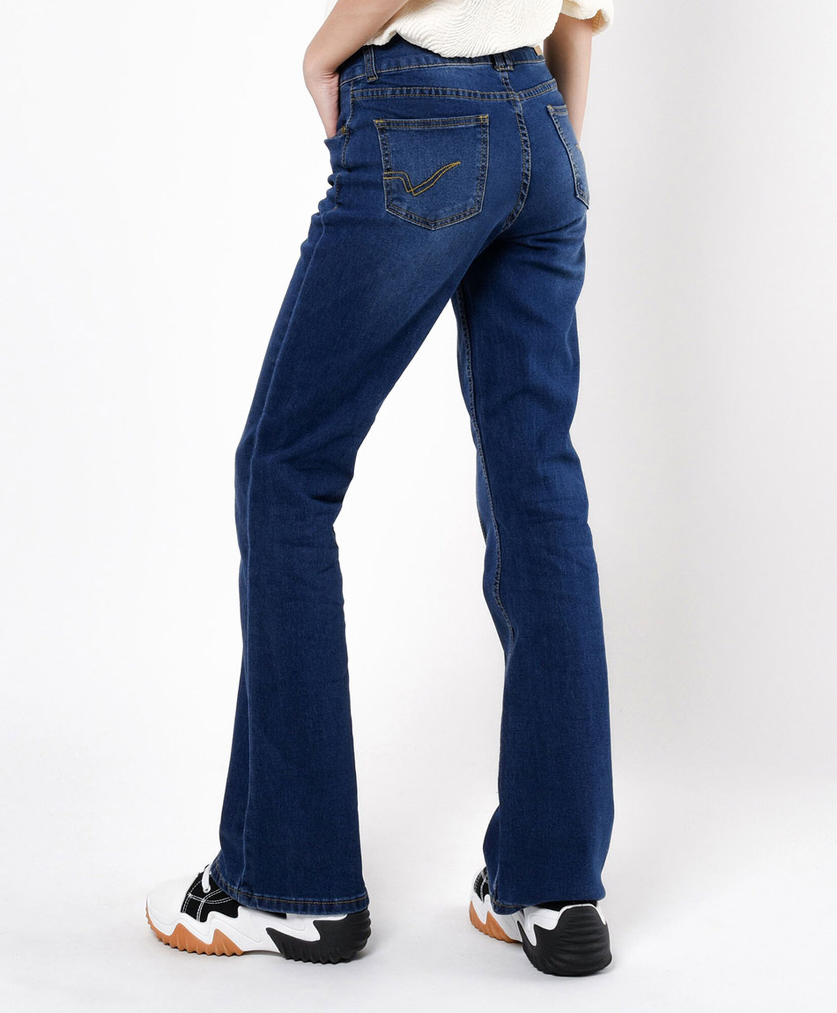 Jeans mujer costuras frontales flare Jeans mujer costuras frontales flare