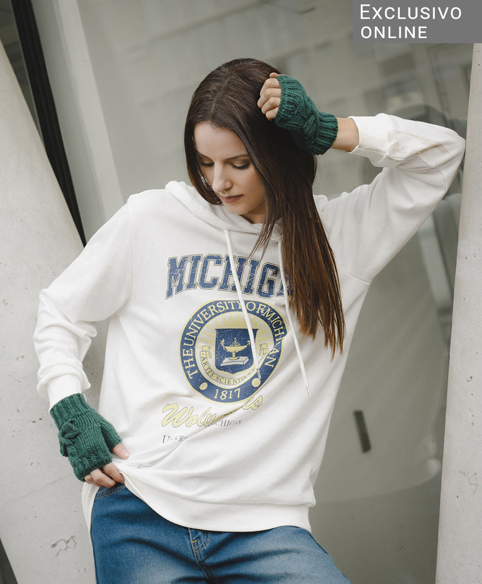 Polerón mujer estampado universitario oversize Polerón mujer estampado universitario oversize