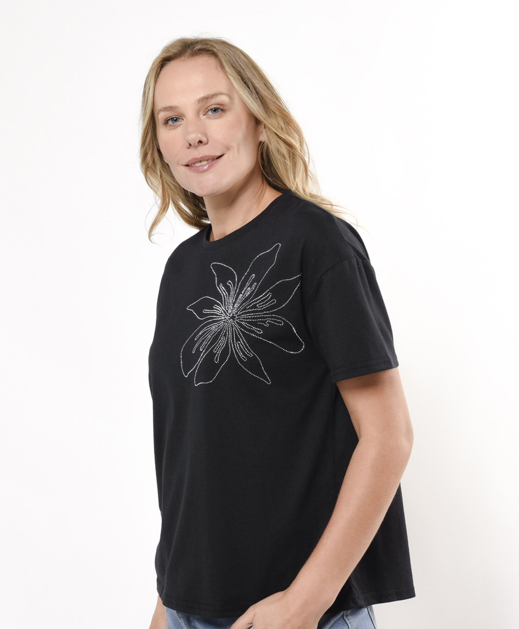Polera mujer flor tachas Polera mujer flor tachas
