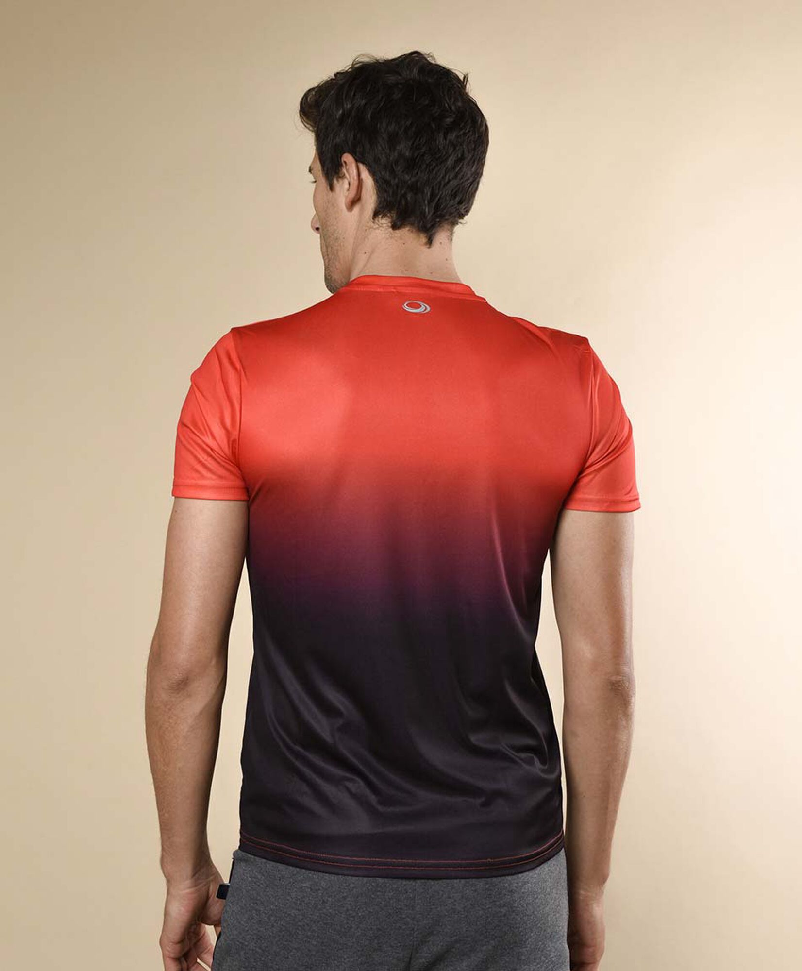 Polera deportiva manga corta cuello redondo Polera deportiva manga corta cuello redondo