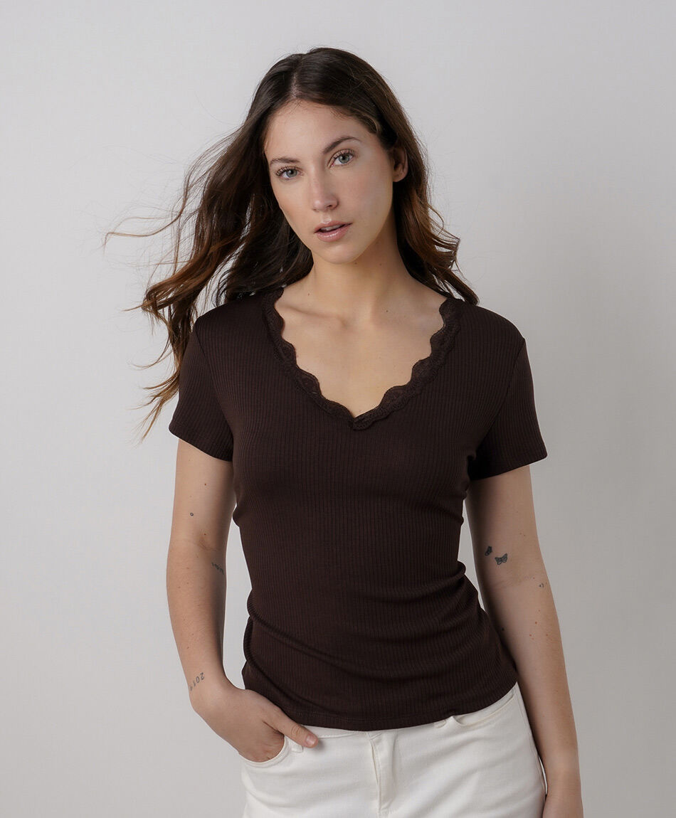 Polera mujer canal&eacute; encaje
