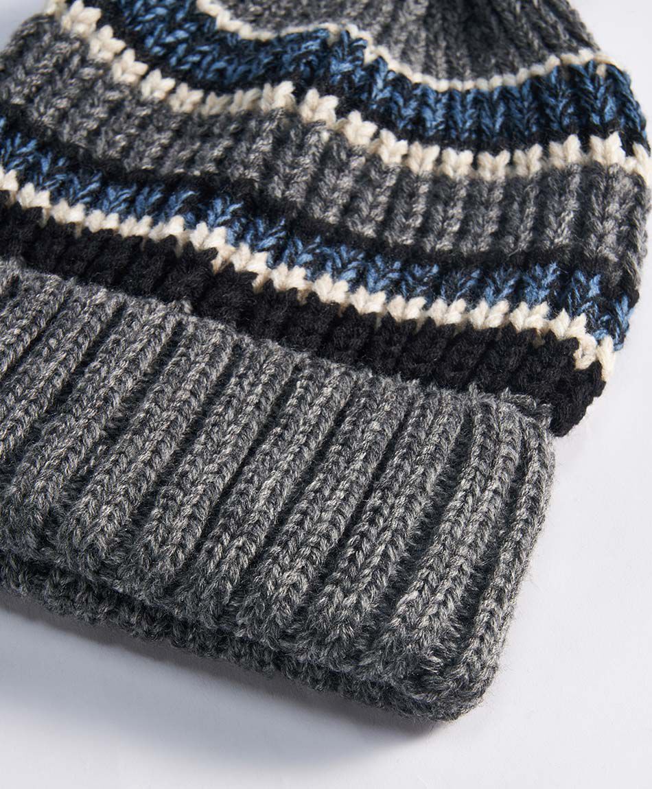 Gorro hombre estilo monta&ntilde;a gris