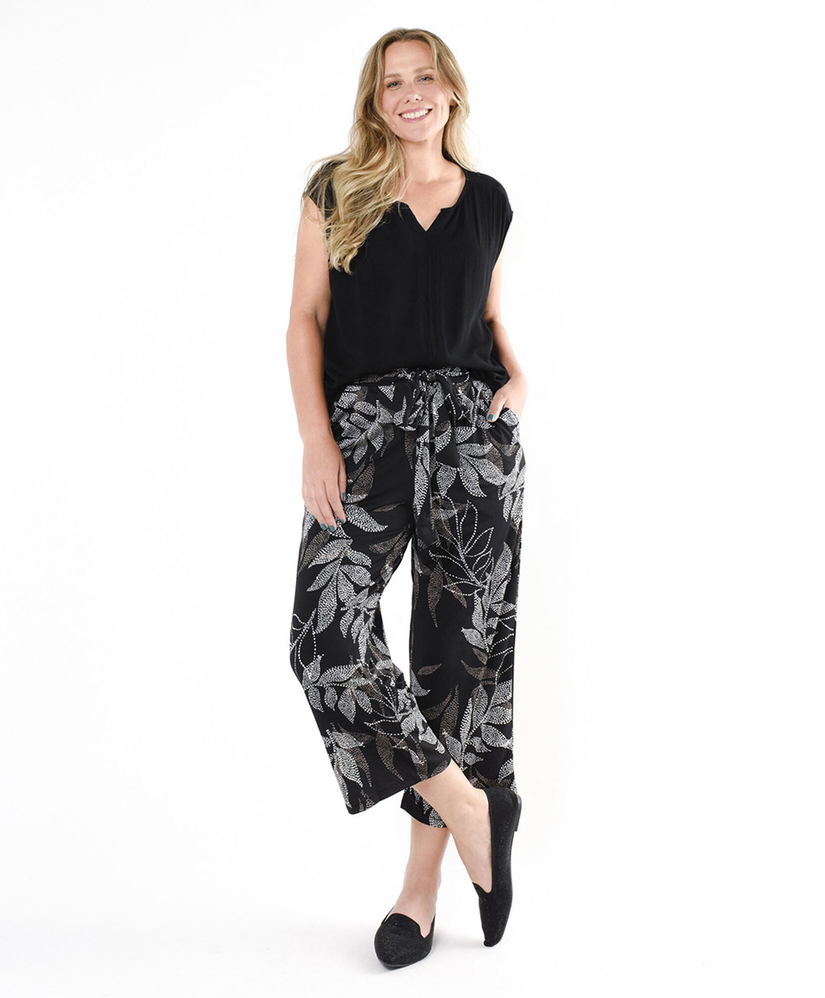 Pantalón mujer estampado hojas negro Pantalón mujer estampado hojas negro