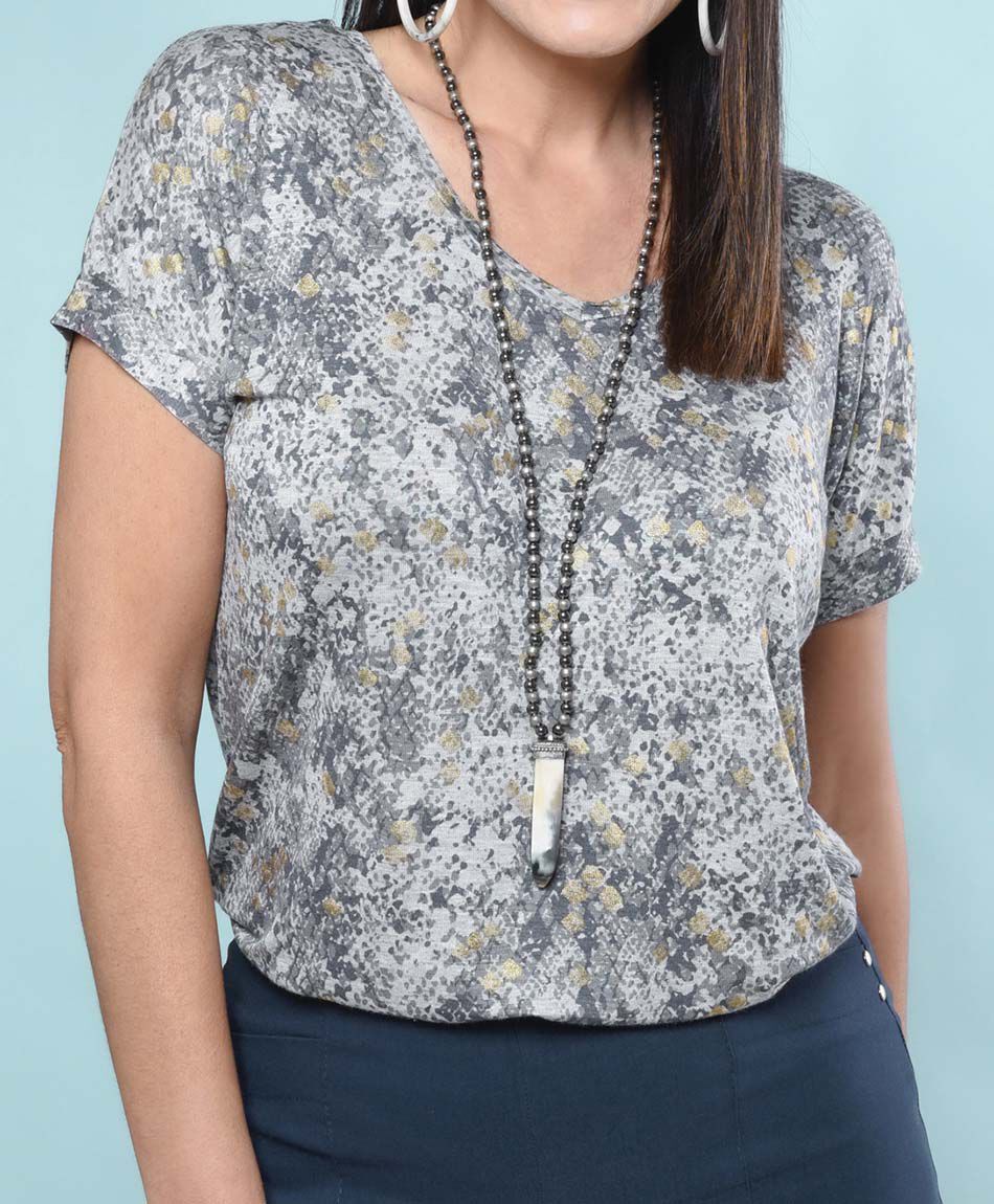 Polera manga corta cuello en v