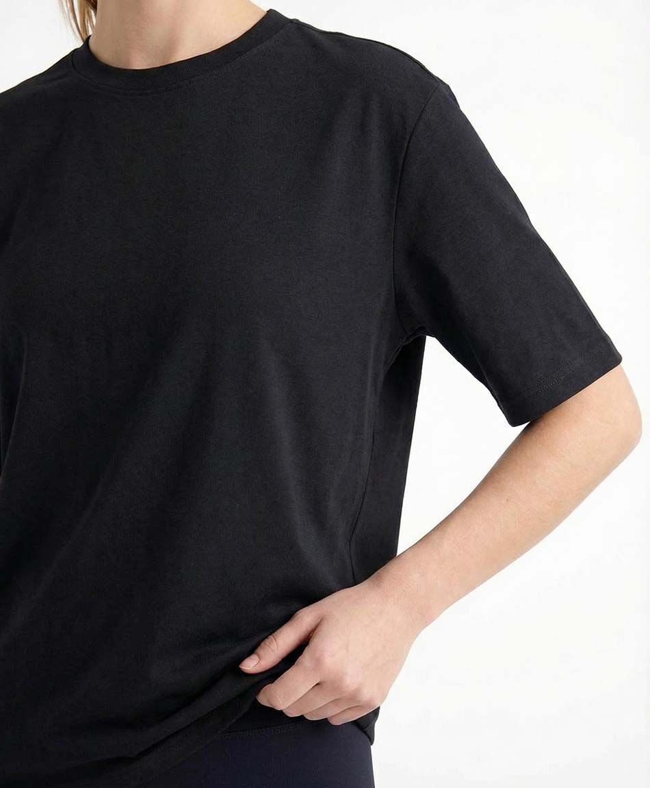Polera deportiva mujer lisa negra