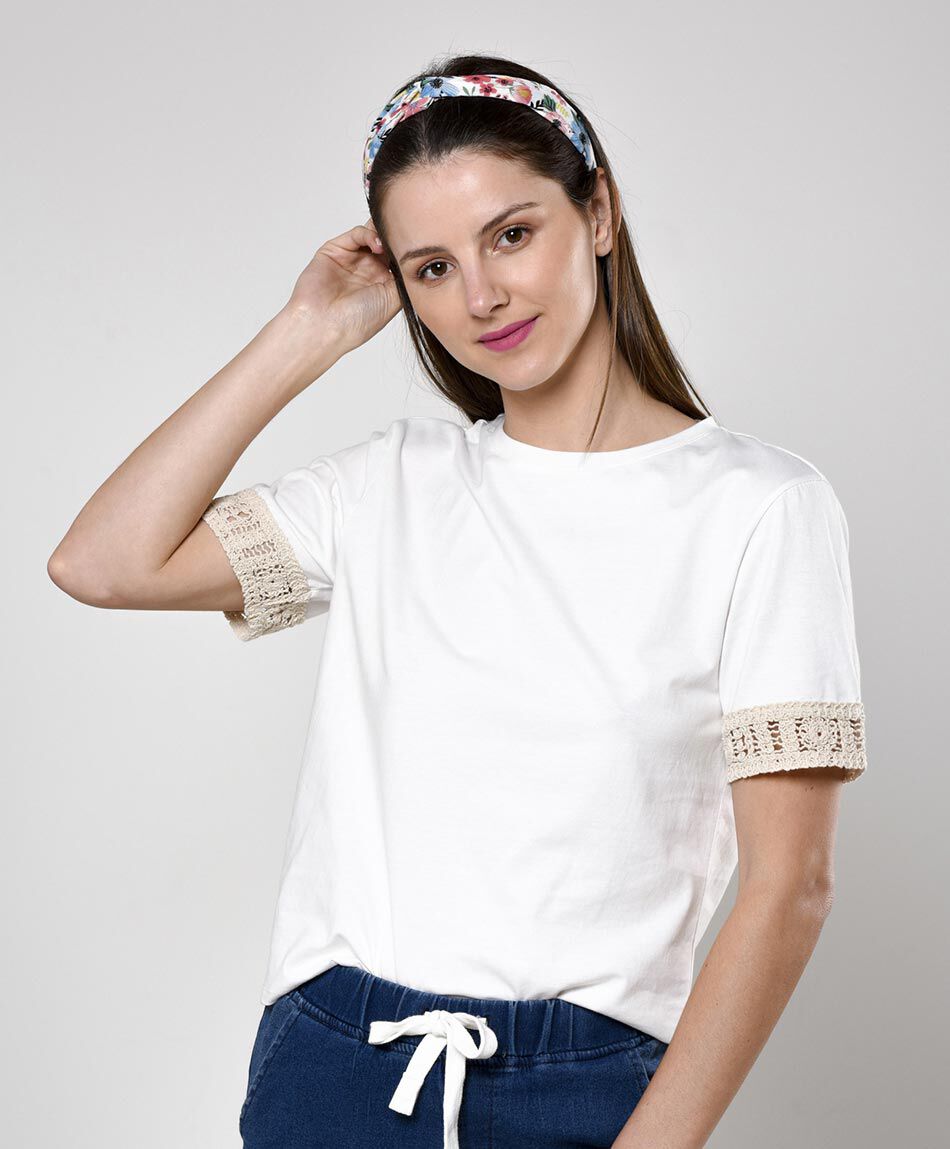 Polera manga corta cuello redondo